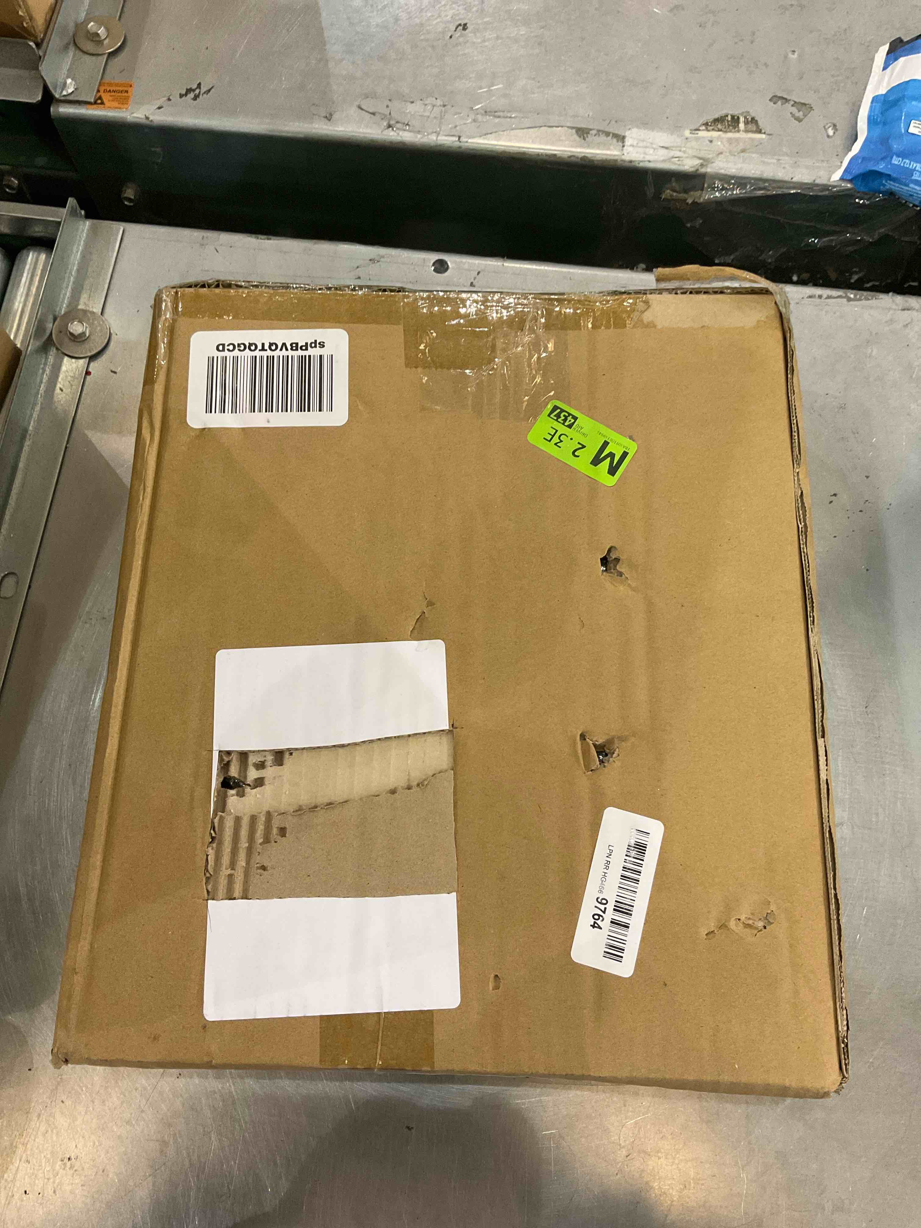 https://s3.amazonaws.com/lotting-images-prod/bidfta/EXS00741108_1702495930989.jpeg