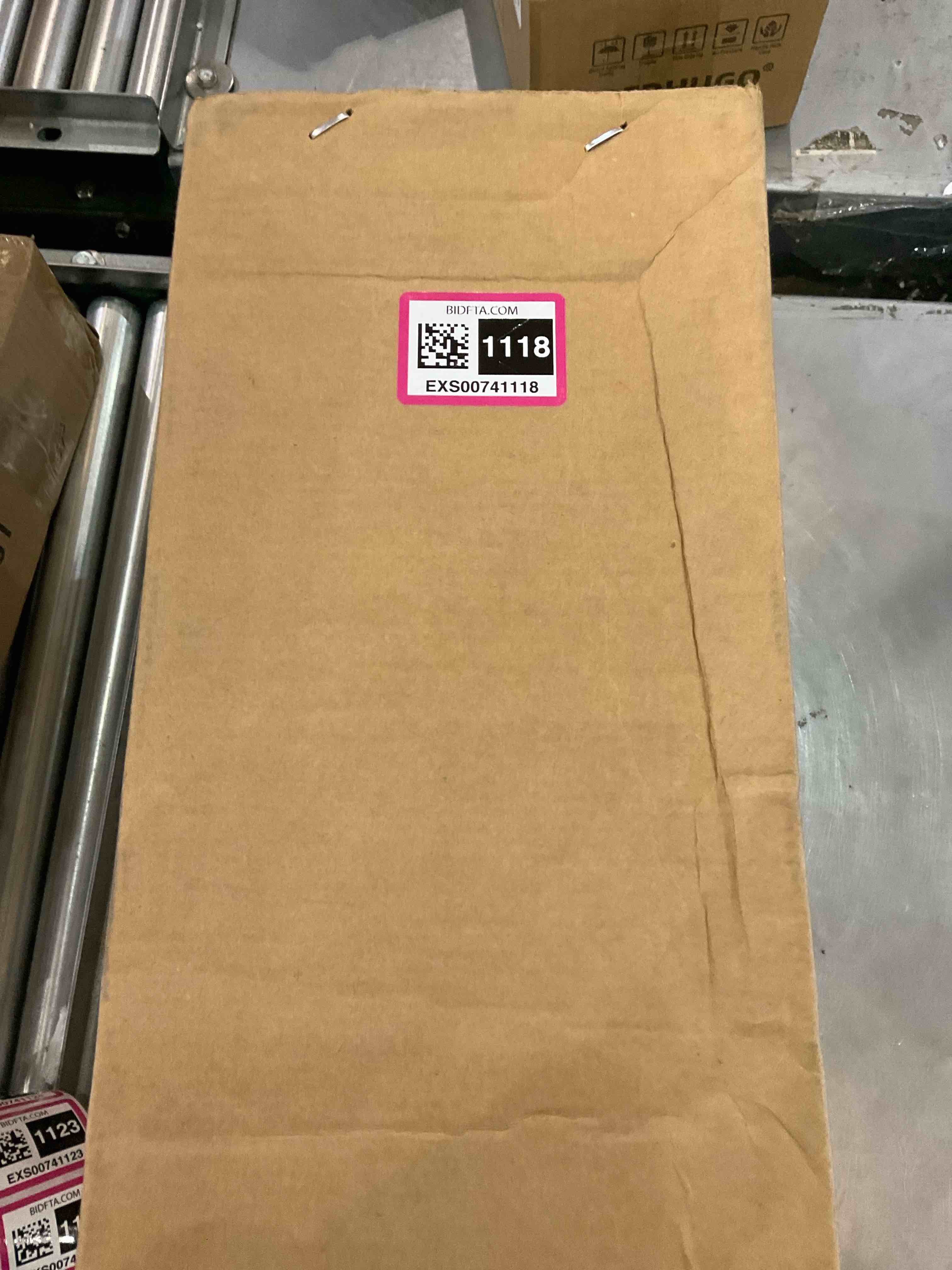 https://s3.amazonaws.com/lotting-images-prod/bidfta/EXS00741118_1702496470300.jpeg