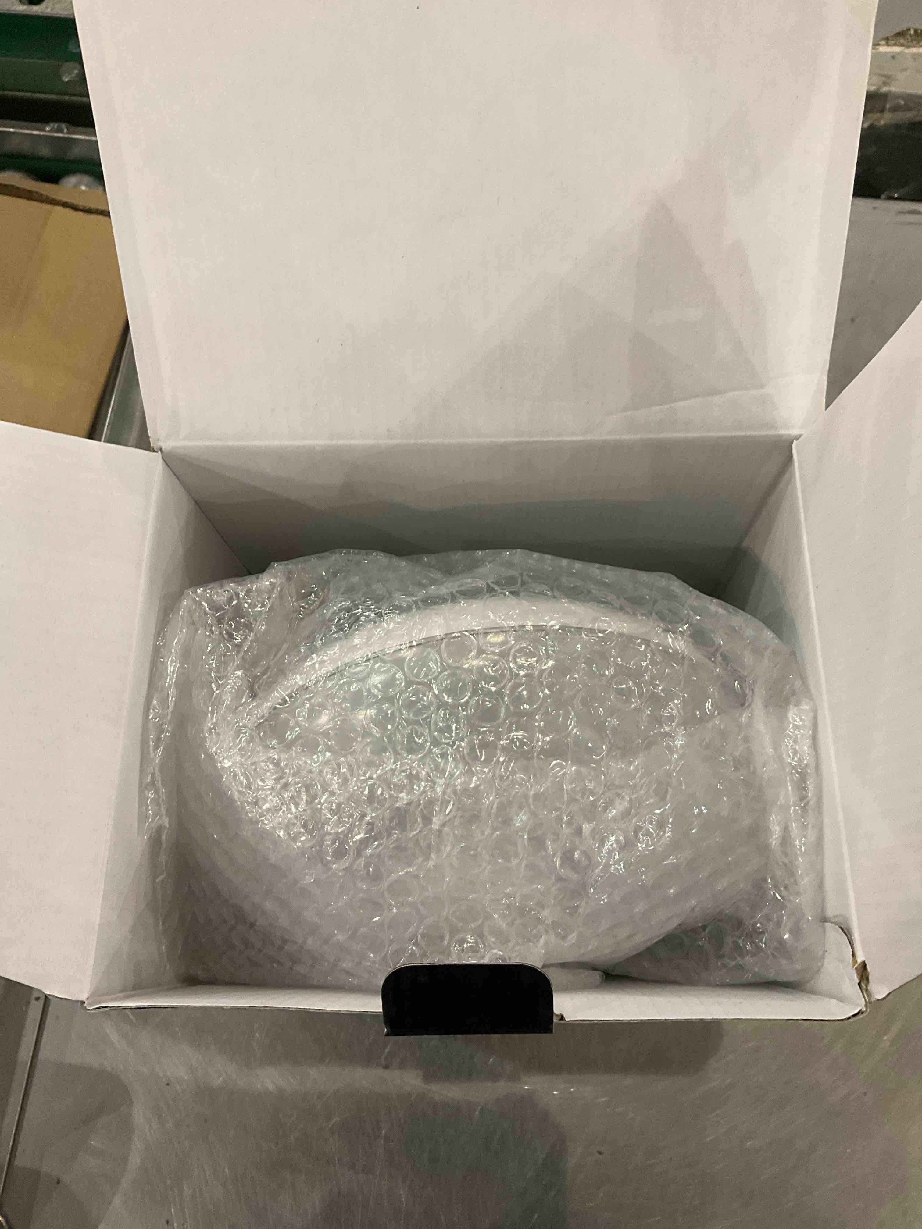 https://s3.amazonaws.com/lotting-images-prod/bidfta/EXS00741384_1702644092324.jpeg