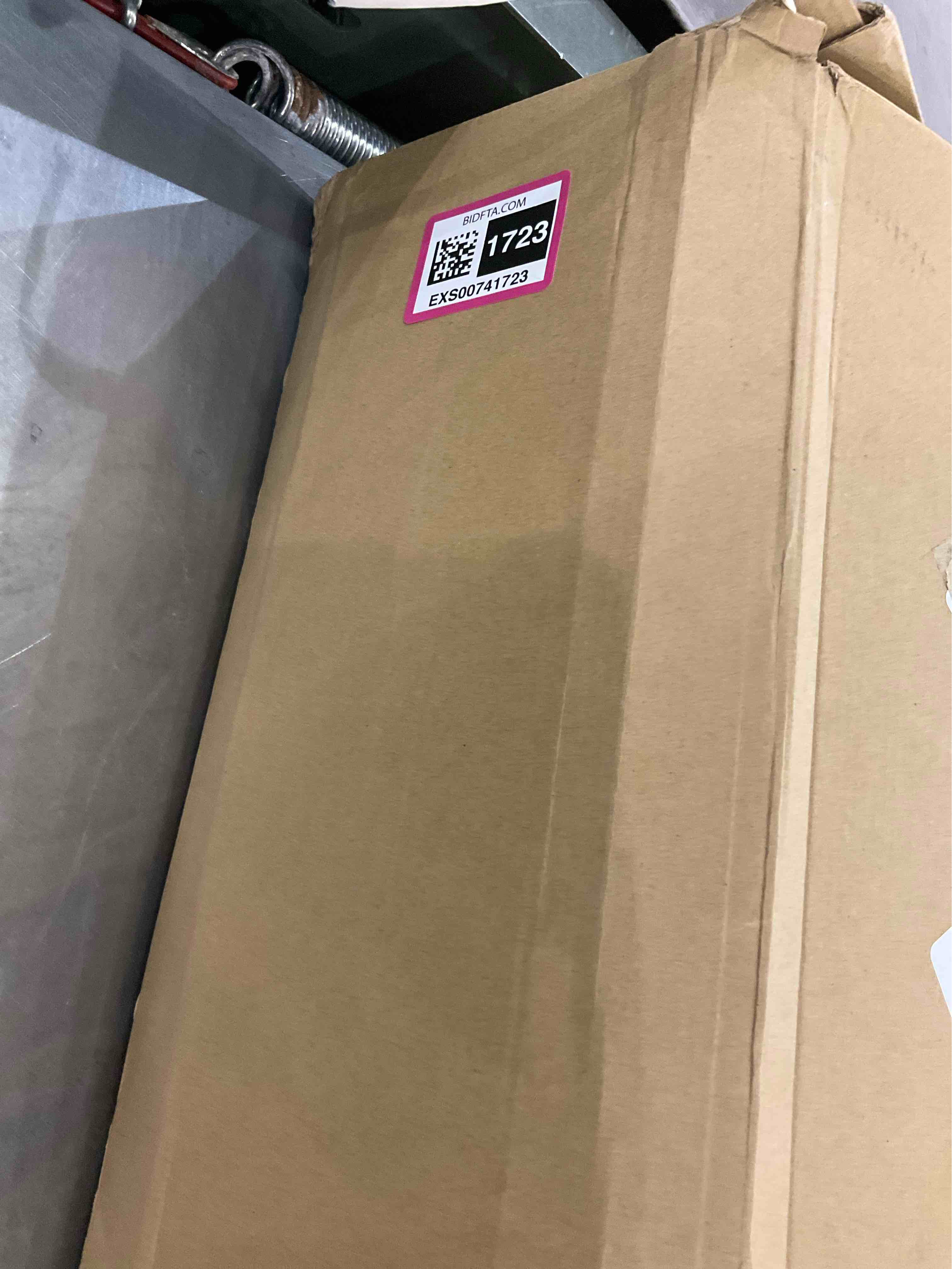 https://s3.amazonaws.com/lotting-images-prod/bidfta/EXS00741723_1705065721159.jpeg
