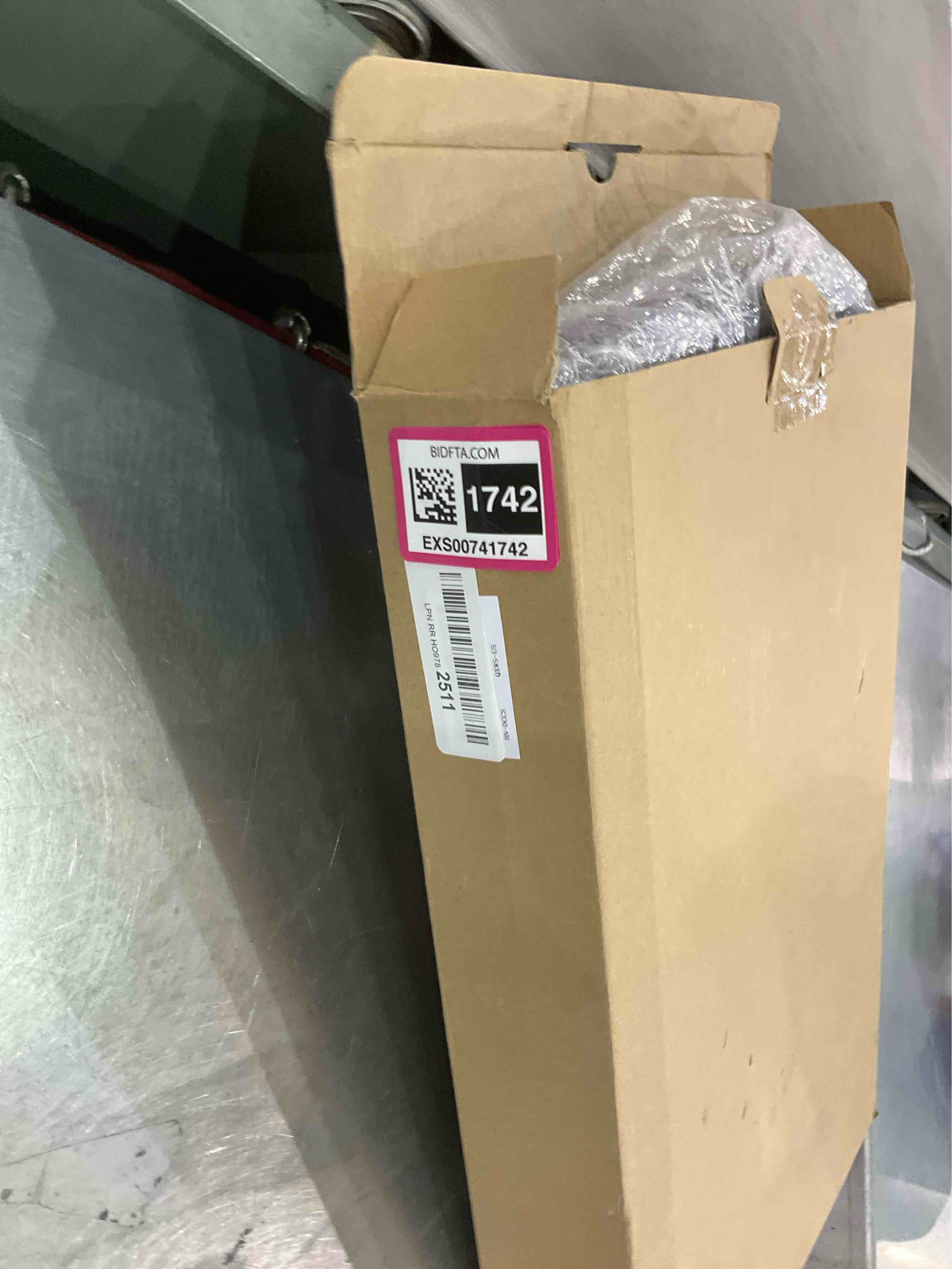 https://s3.amazonaws.com/lotting-images-prod/bidfta/EXS00741742_1705083992871.jpeg