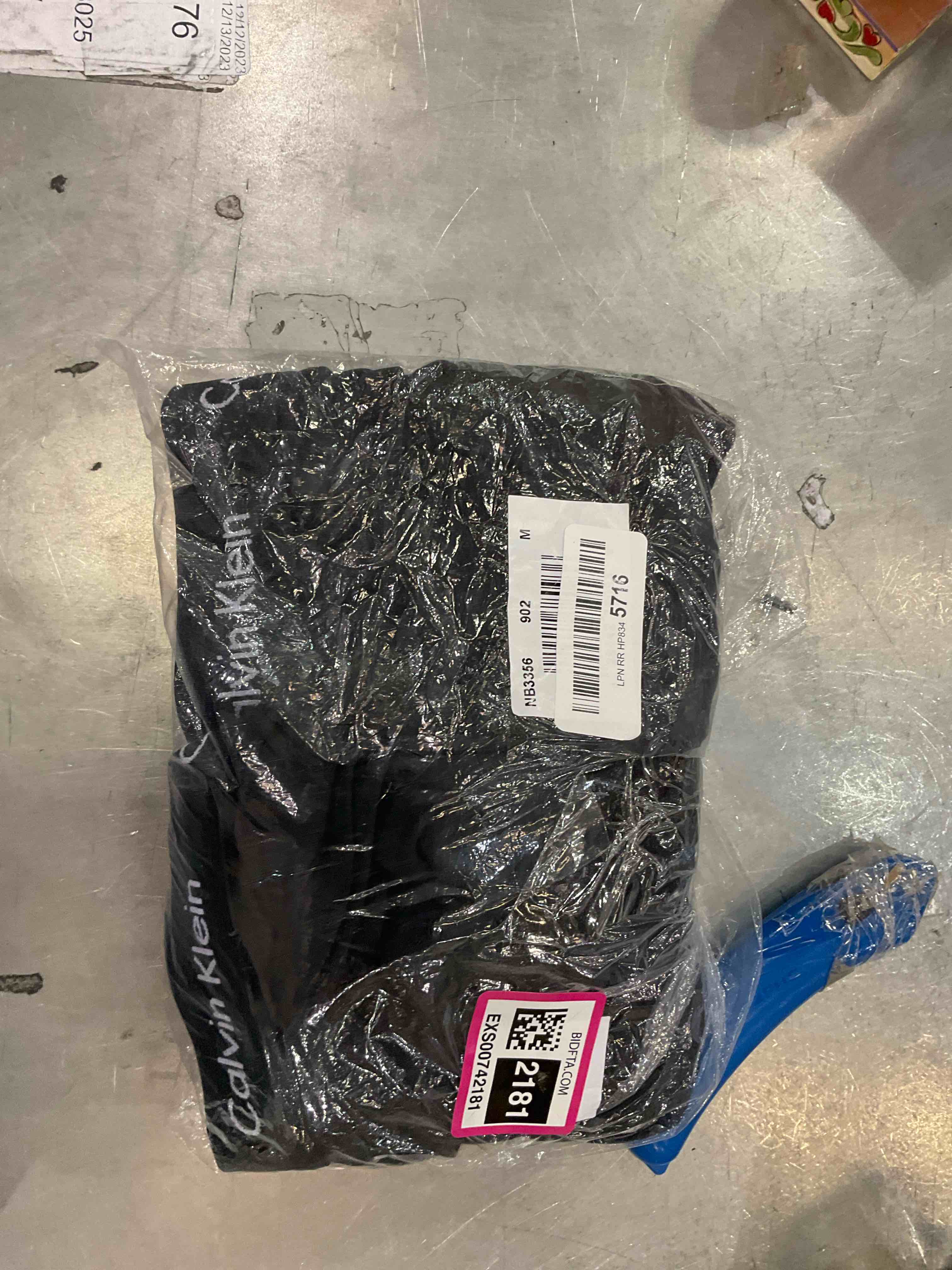 https://s3.amazonaws.com/lotting-images-prod/bidfta/EXS00742181_1702492162439.jpeg