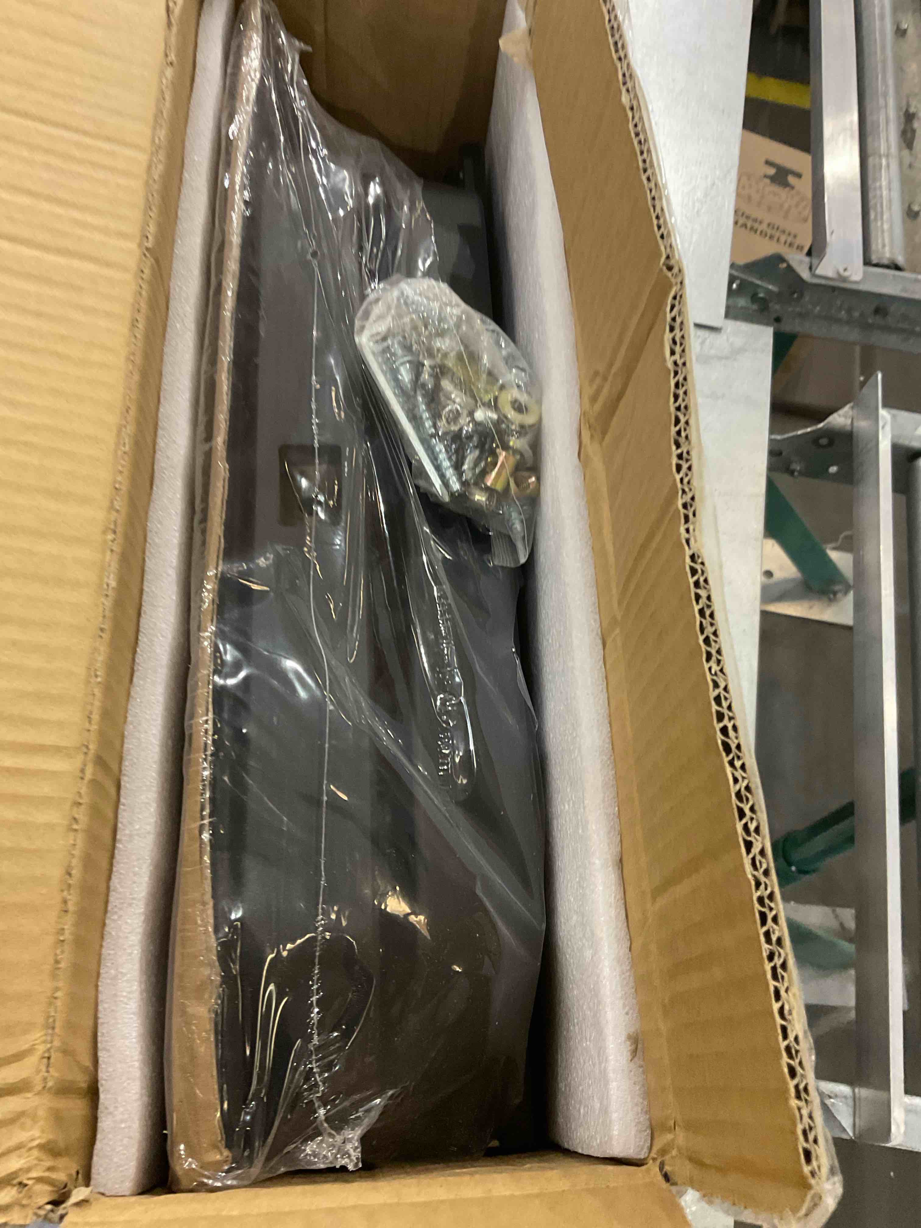 https://s3.amazonaws.com/lotting-images-prod/bidfta/EXS00743632_1702305951785.jpeg