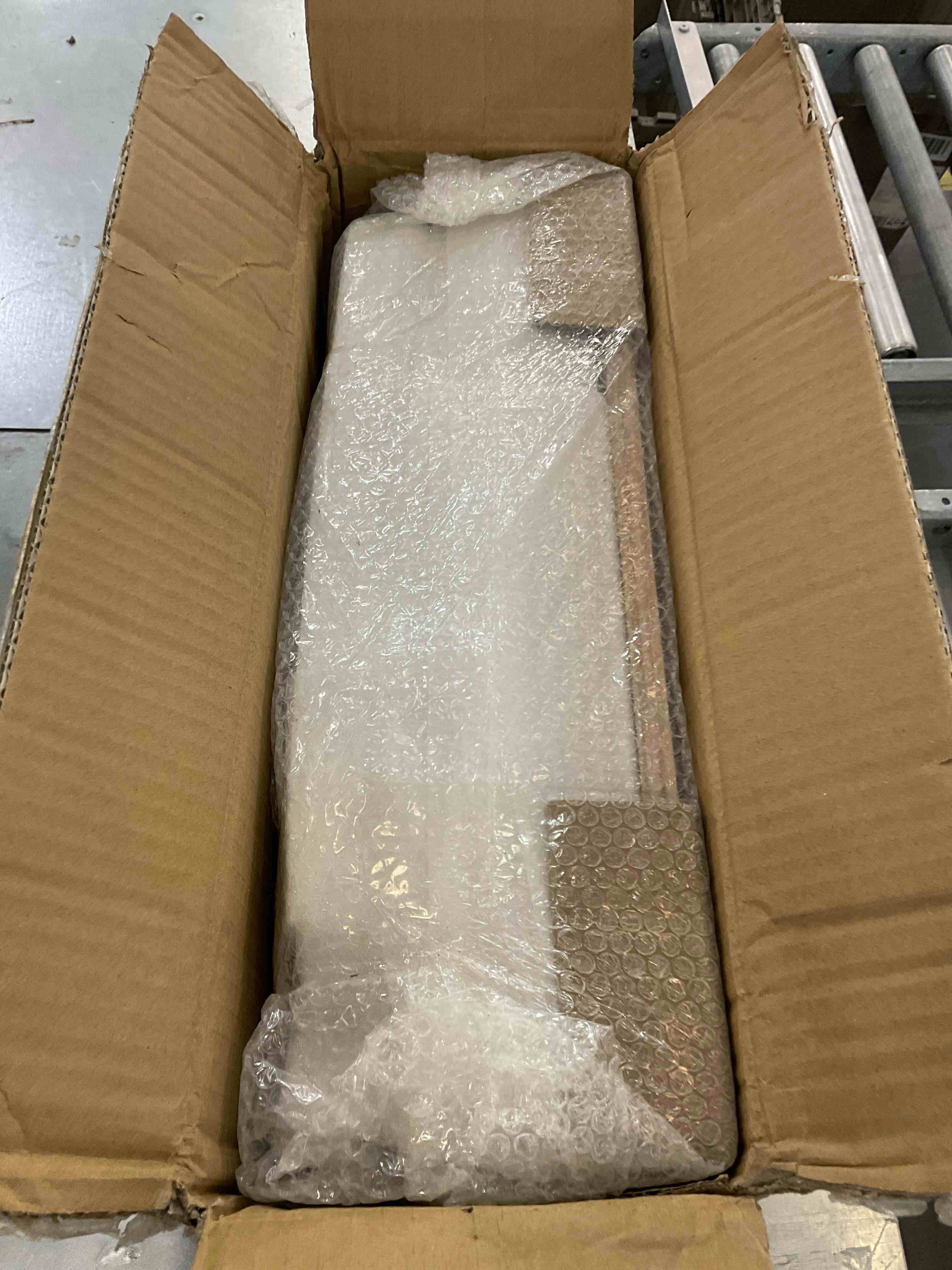https://s3.amazonaws.com/lotting-images-prod/bidfta/EXS00743748_1702492023575.jpeg
