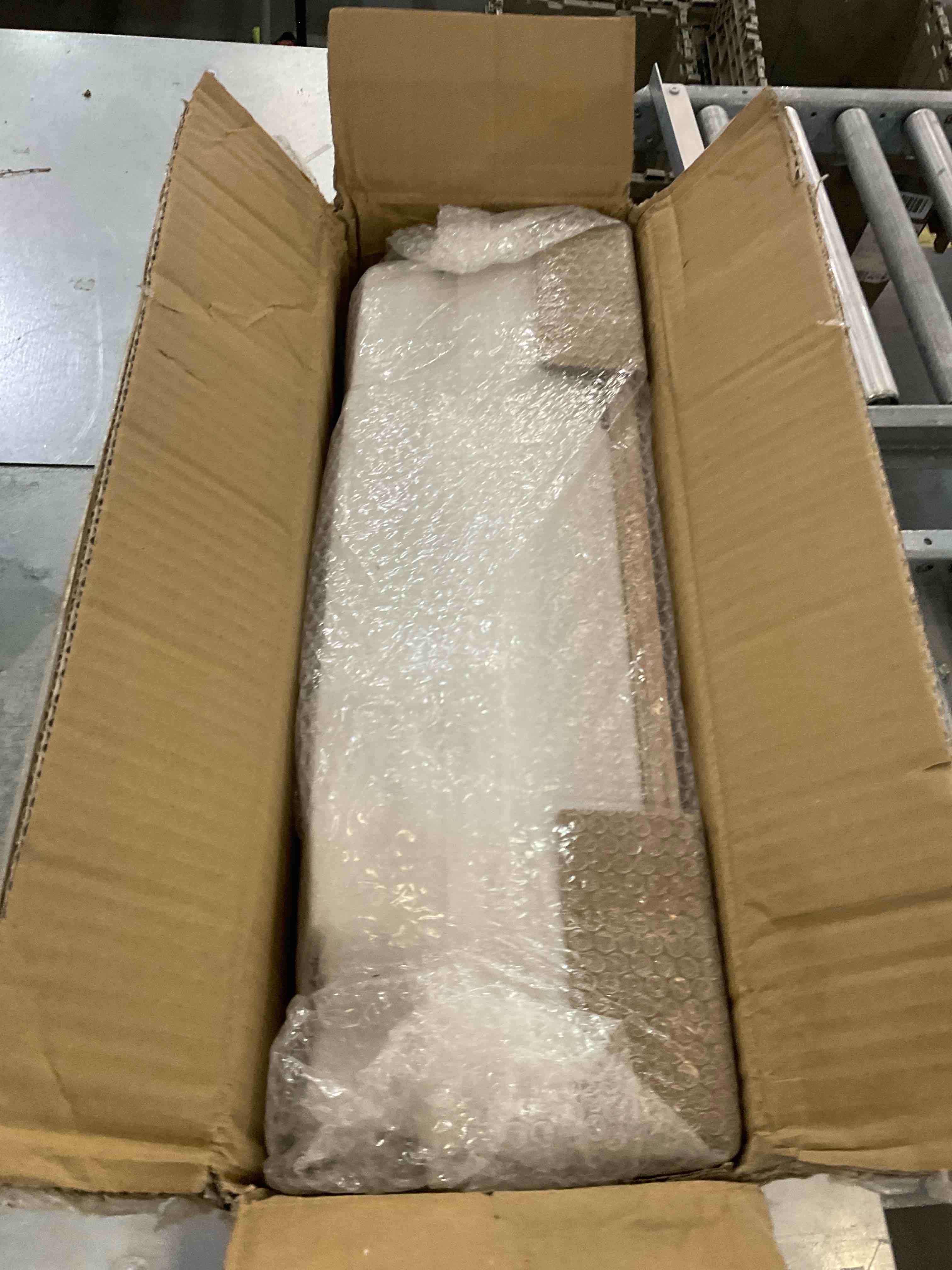 https://s3.amazonaws.com/lotting-images-prod/bidfta/EXS00743748_1702492024619.jpeg