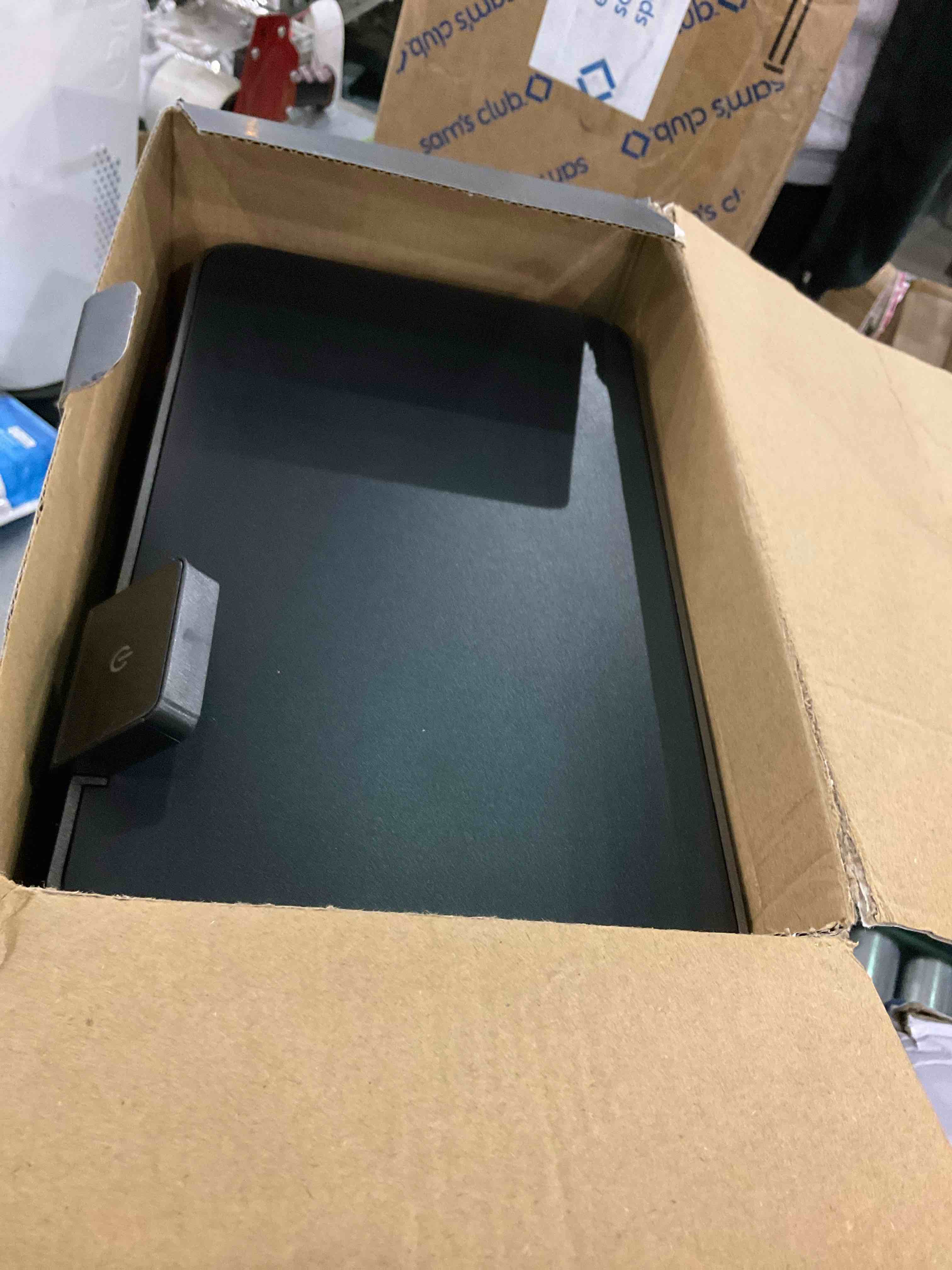 https://s3.amazonaws.com/lotting-images-prod/bidfta/EXS00744481_1702558800705.jpeg