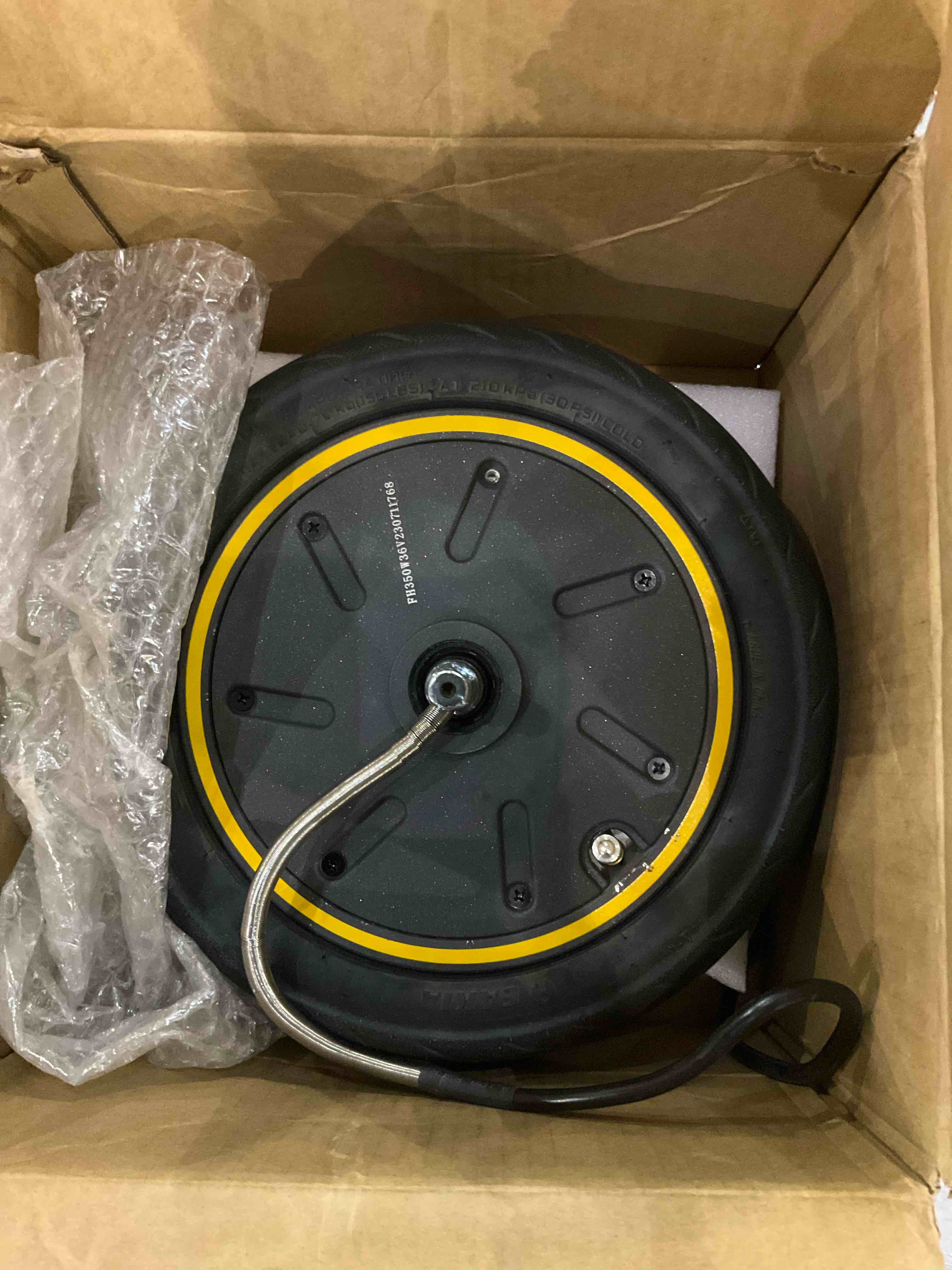 https://s3.amazonaws.com/lotting-images-prod/bidfta/EXS00745005_1702296787384.jpeg