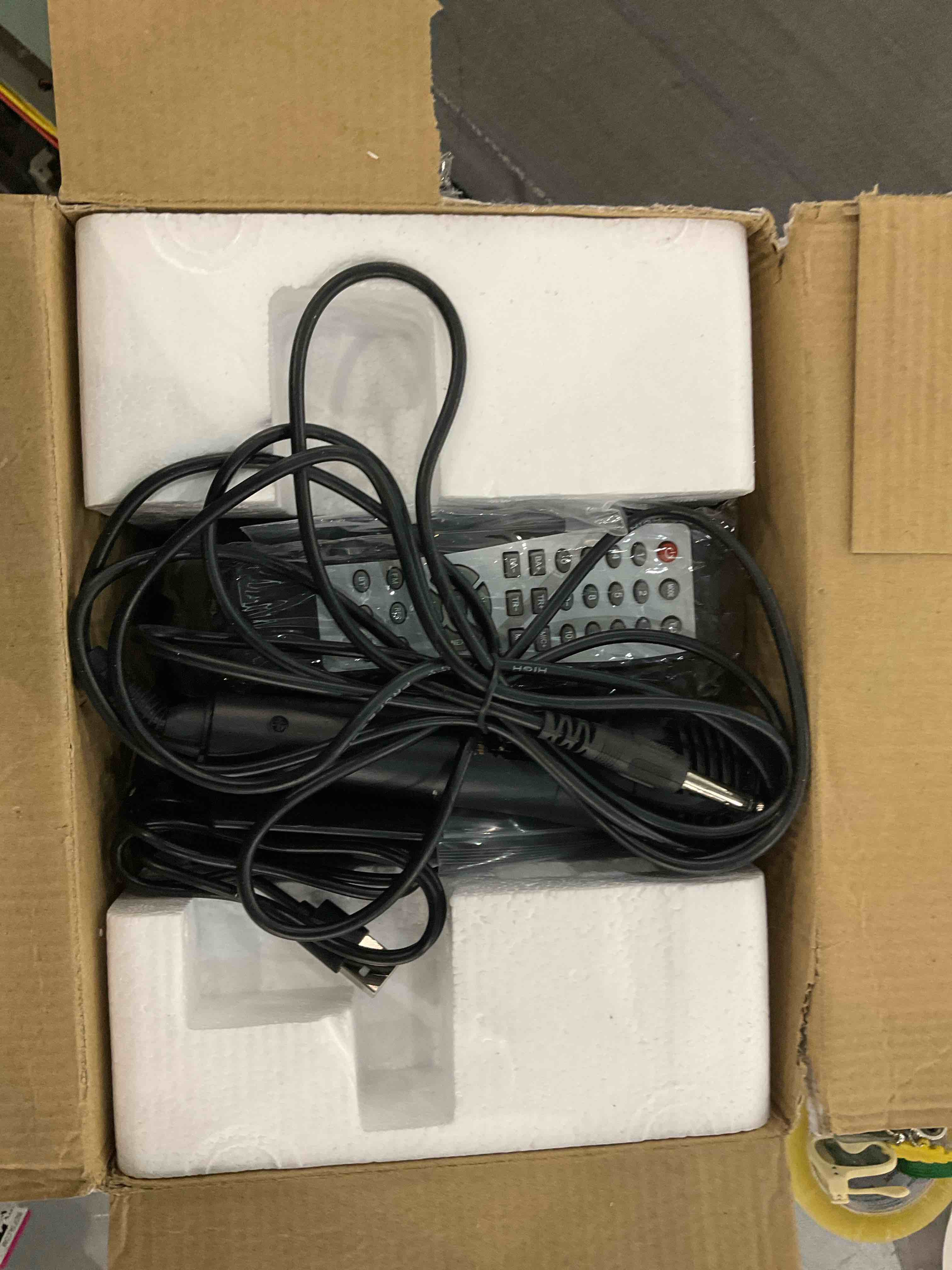 https://s3.amazonaws.com/lotting-images-prod/bidfta/EXS00745319_1702386828842.jpeg