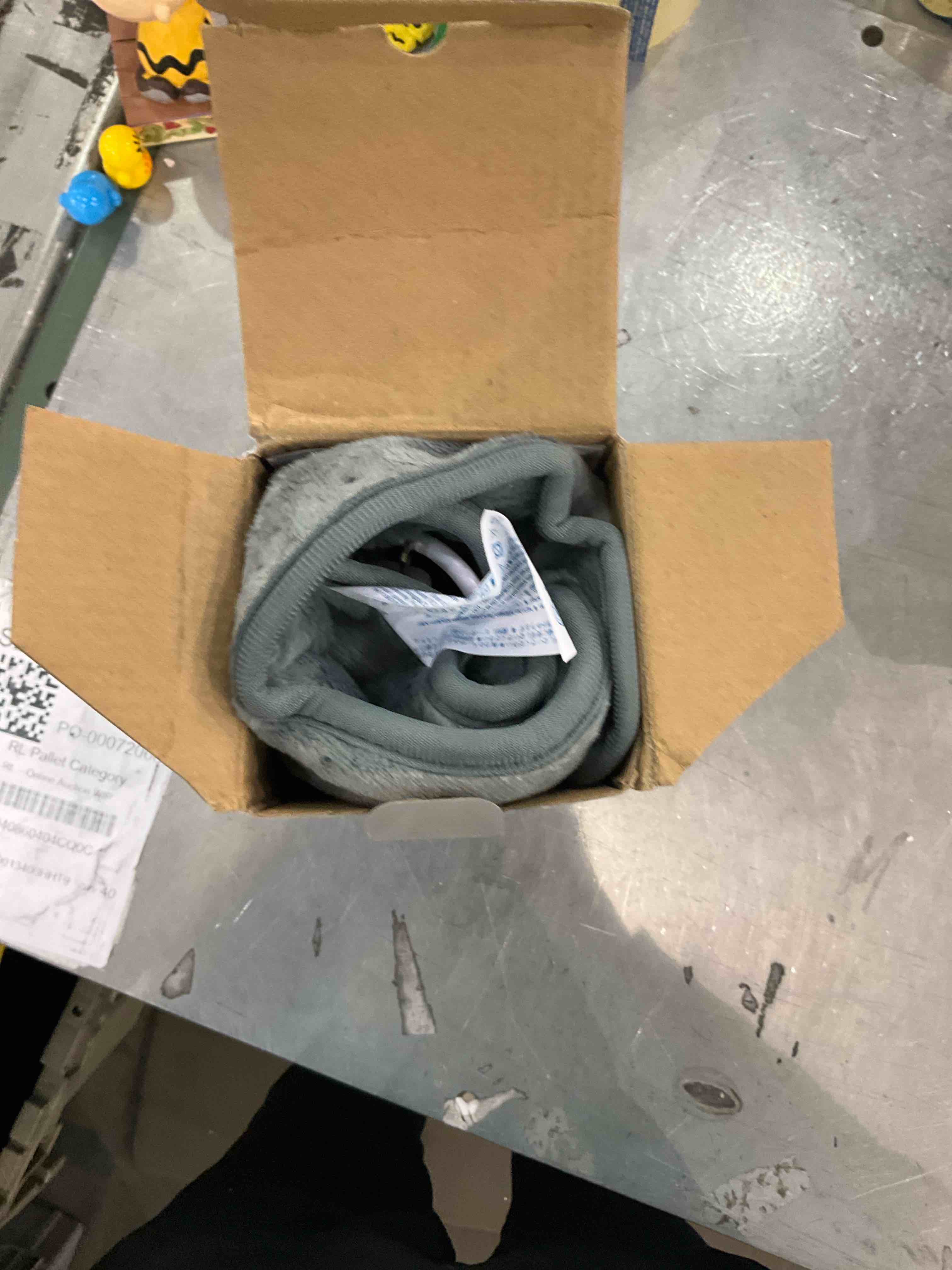https://s3.amazonaws.com/lotting-images-prod/bidfta/EXS00745358_1702388630451.jpeg