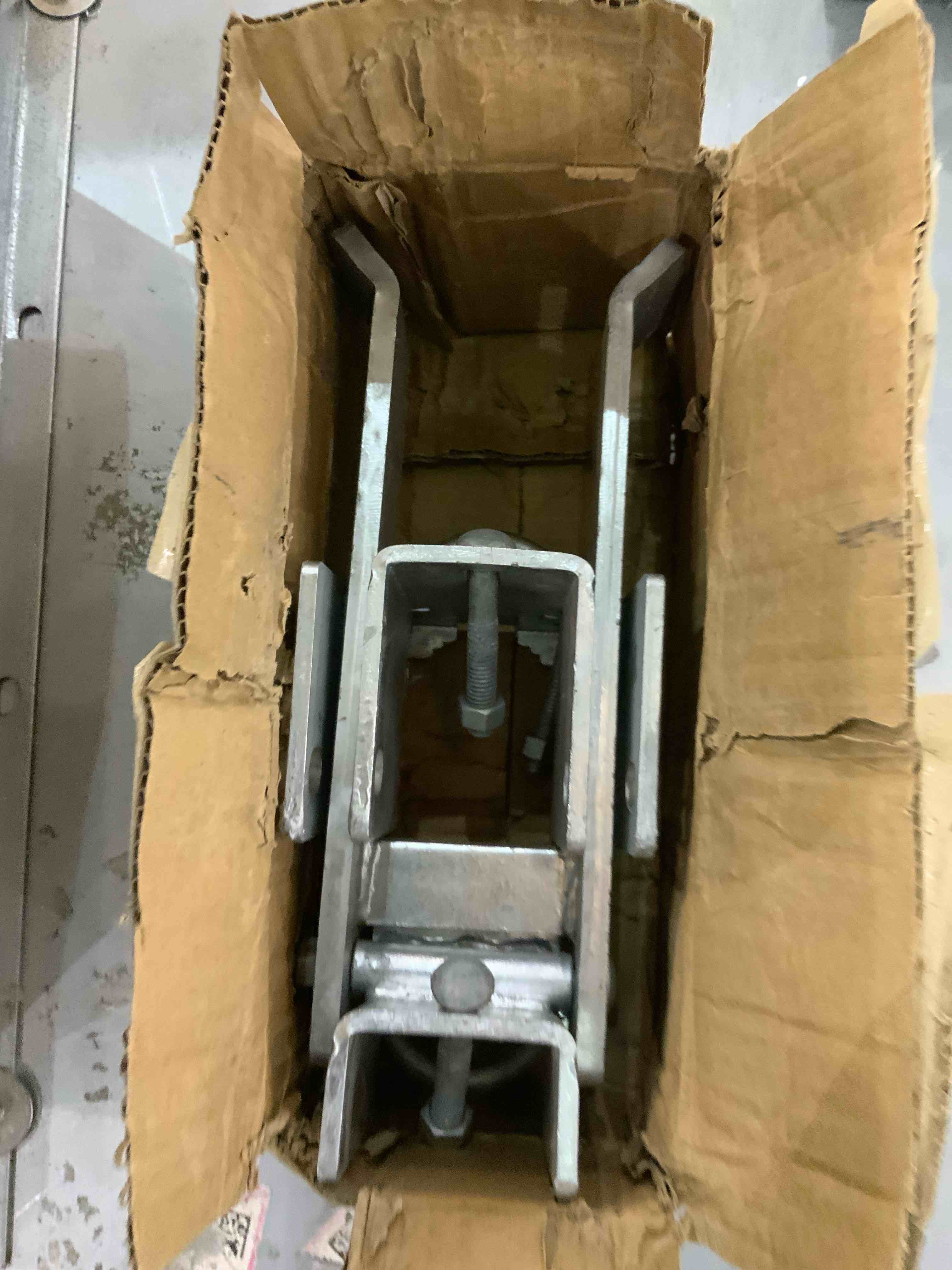 https://s3.amazonaws.com/lotting-images-prod/bidfta/EXS00745843_1702478006597.jpeg