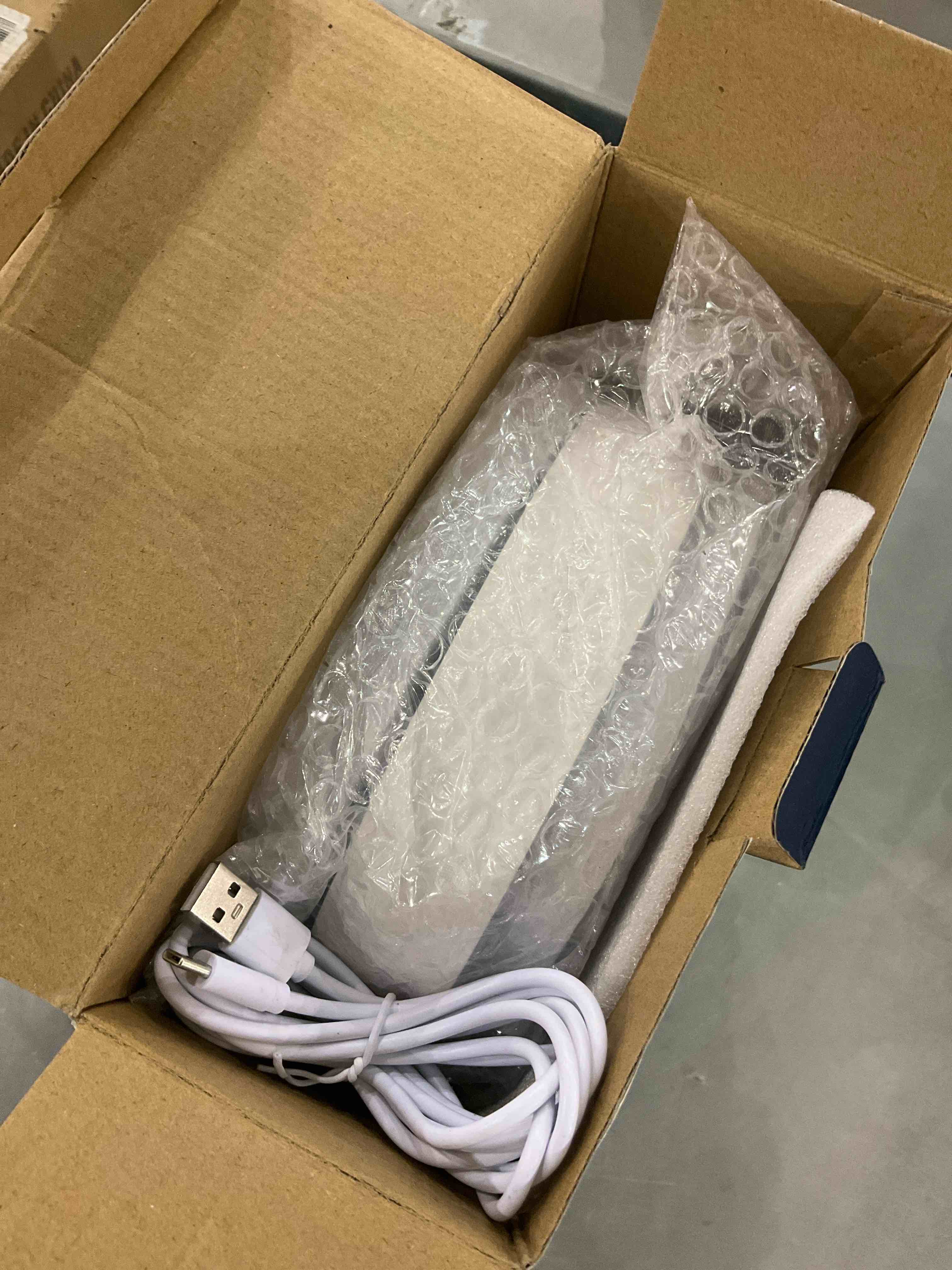 https://s3.amazonaws.com/lotting-images-prod/bidfta/EXS00746058_1702469749386.jpeg