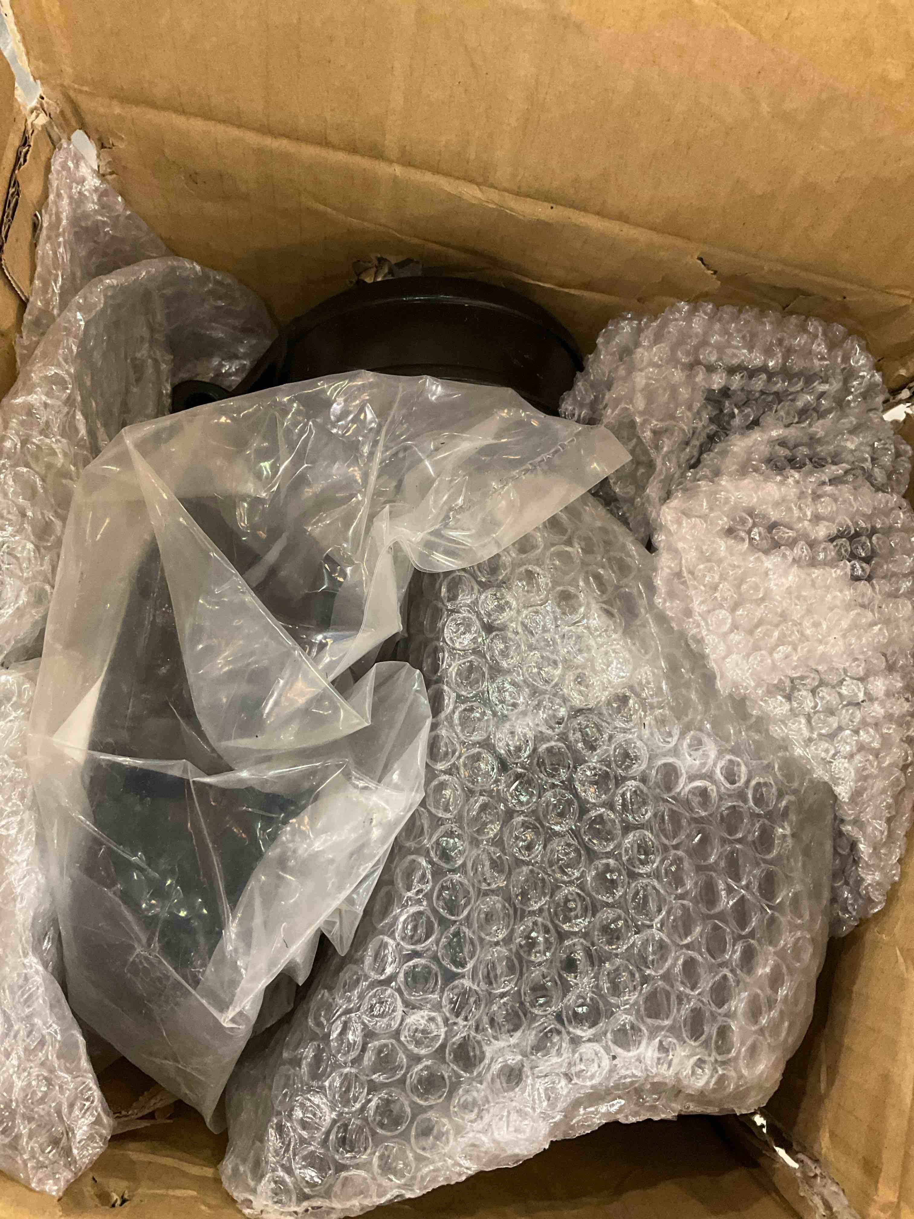 https://s3.amazonaws.com/lotting-images-prod/bidfta/EXS00746208_1702495805364.jpeg