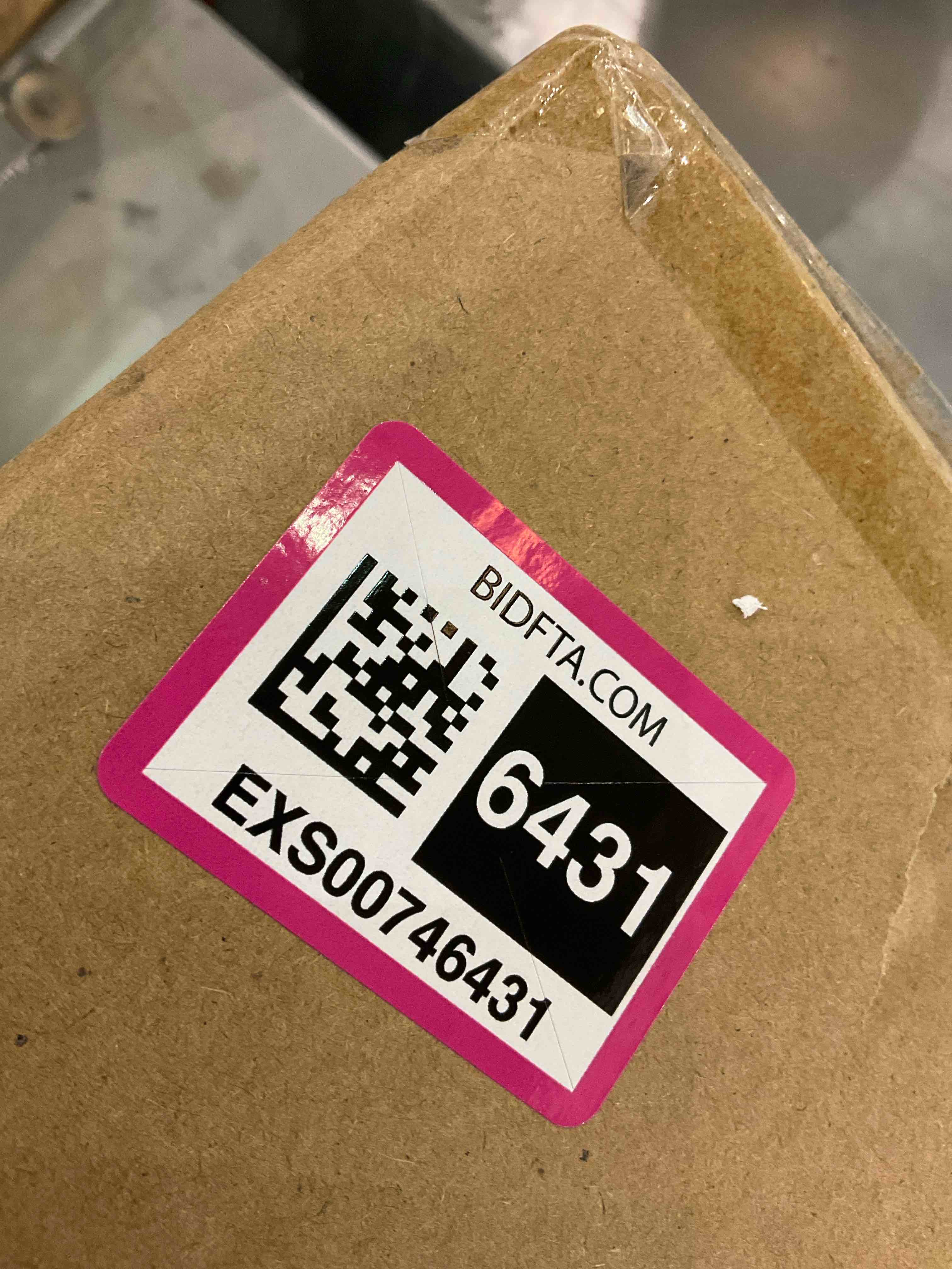 https://s3.amazonaws.com/lotting-images-prod/bidfta/EXS00746431_1702665744584.jpeg