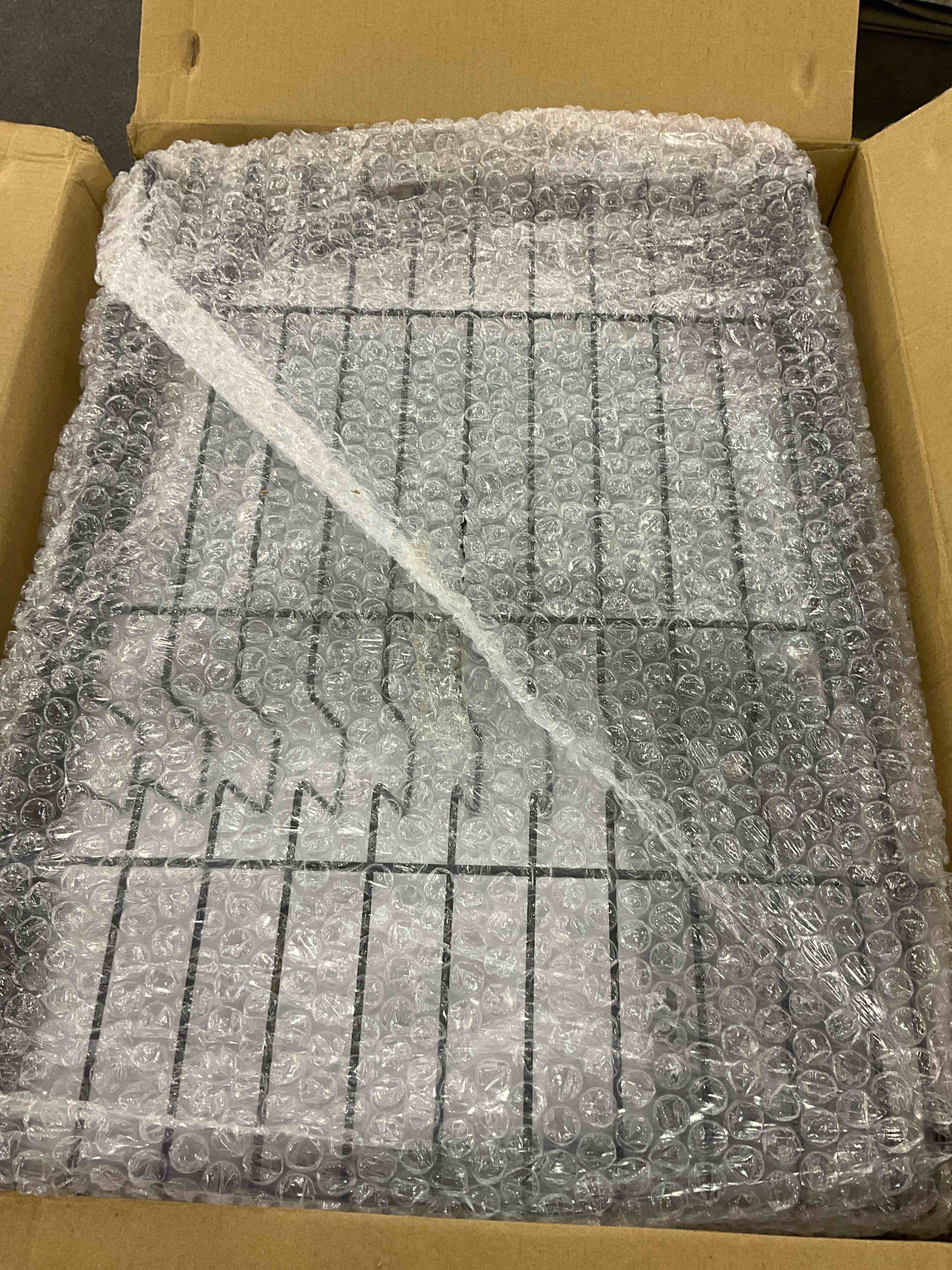 https://s3.amazonaws.com/lotting-images-prod/bidfta/EXS00746770_1702576954591.jpeg