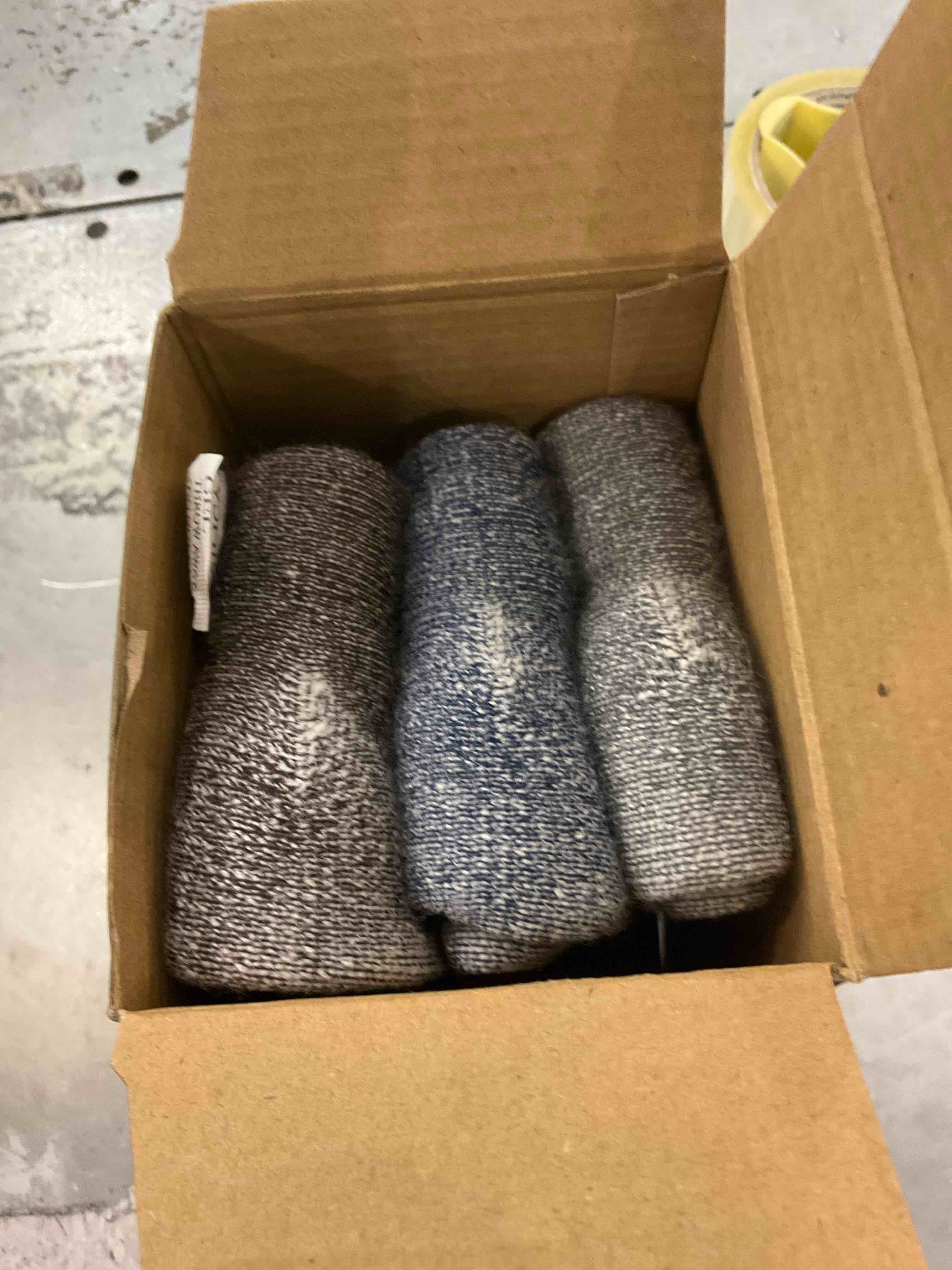 https://s3.amazonaws.com/lotting-images-prod/bidfta/EXS00747301_1702577622997.jpeg