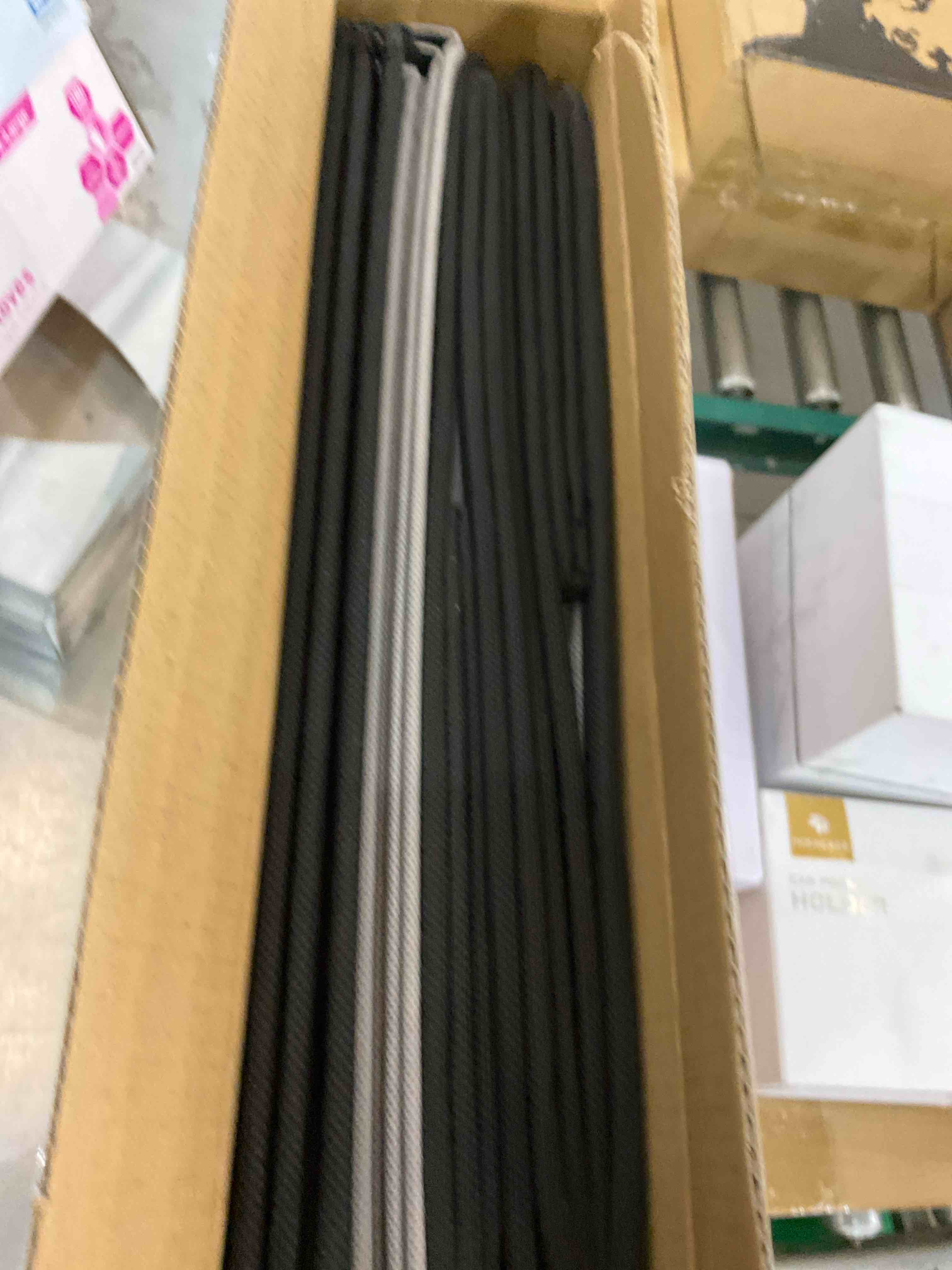 https://s3.amazonaws.com/lotting-images-prod/bidfta/EXS00747754_1702318414365.jpeg