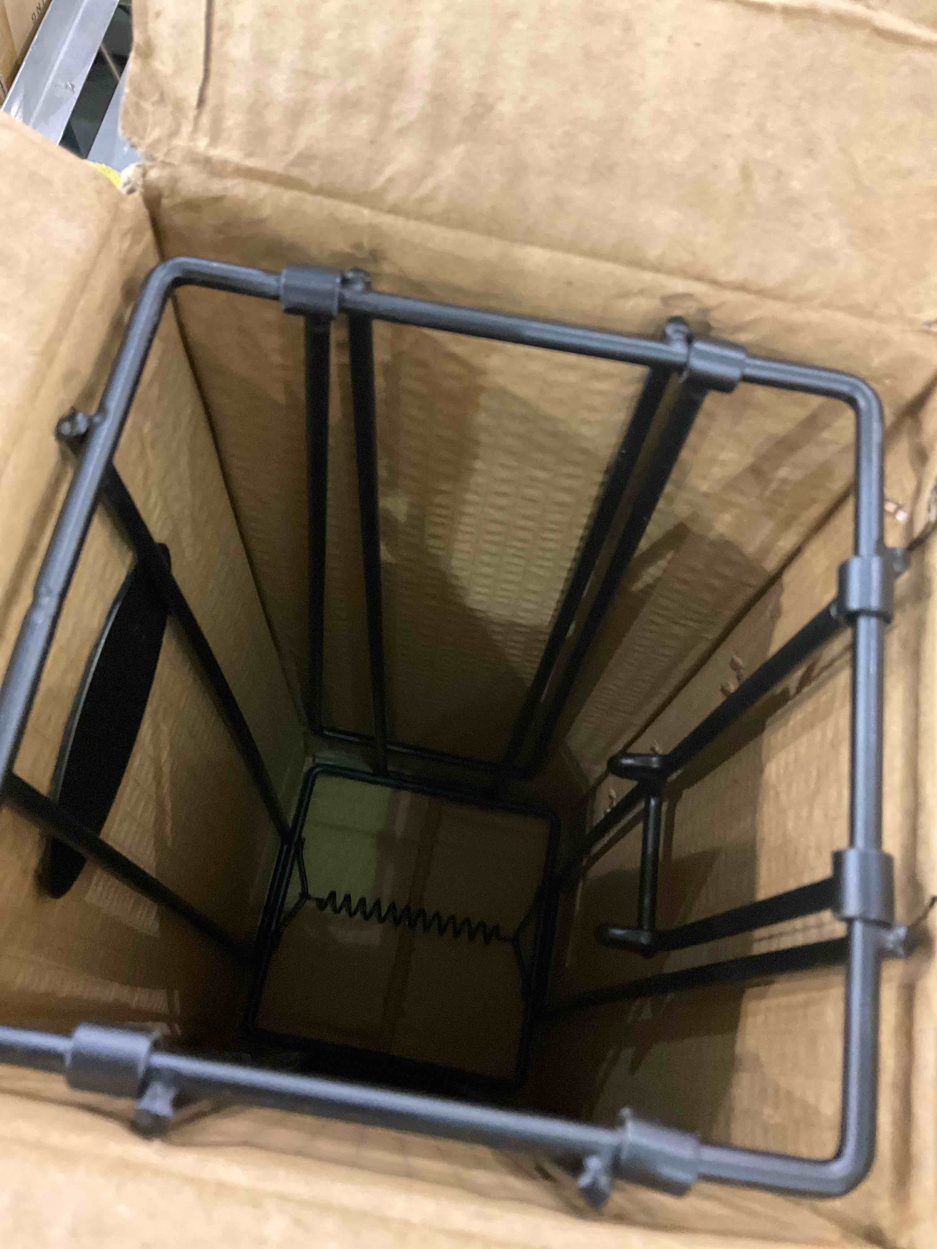 https://s3.amazonaws.com/lotting-images-prod/bidfta/EXS00748003_1701864998022.jpeg