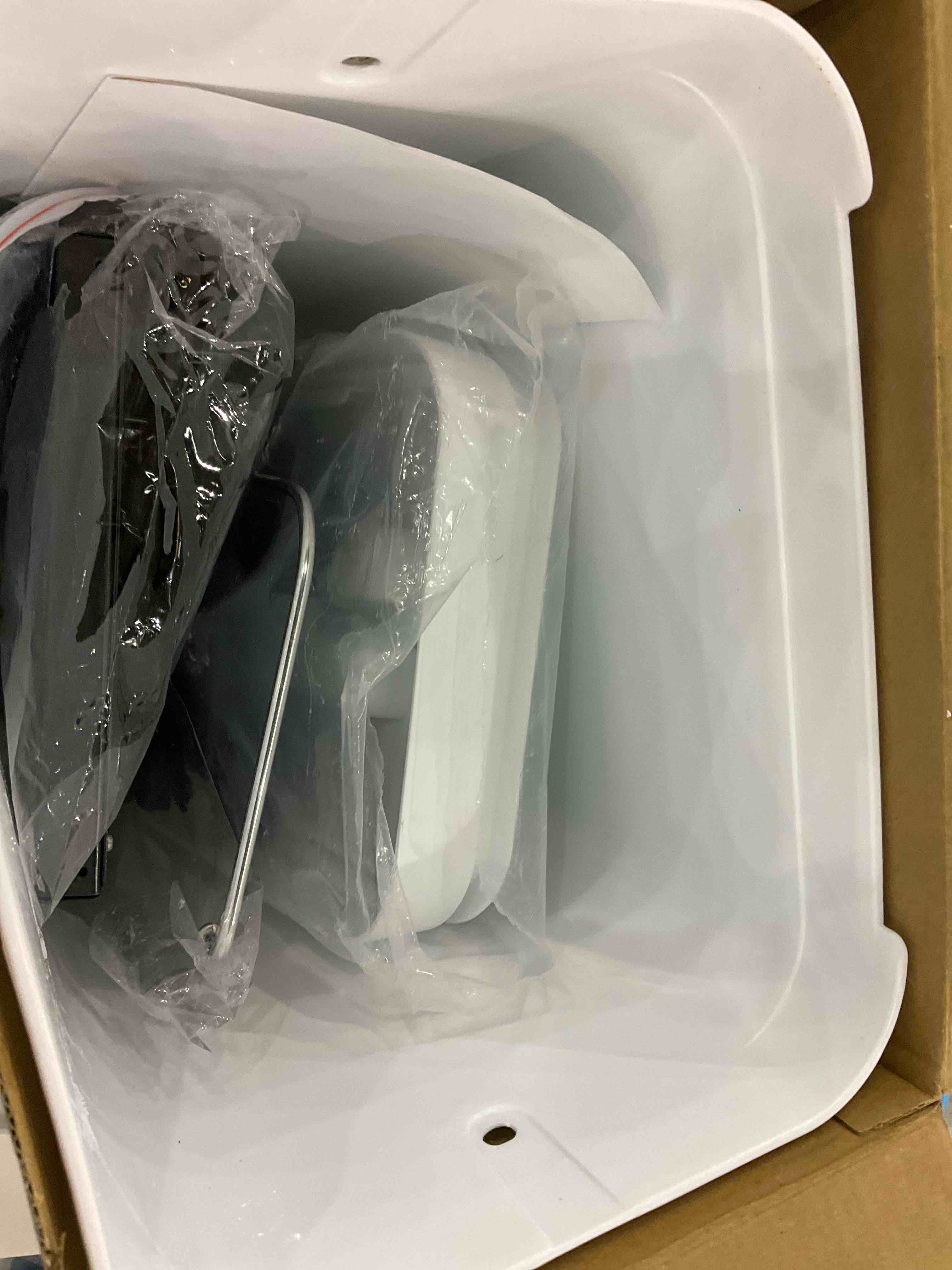 https://s3.amazonaws.com/lotting-images-prod/bidfta/EXS00748133_1701886043488.jpeg