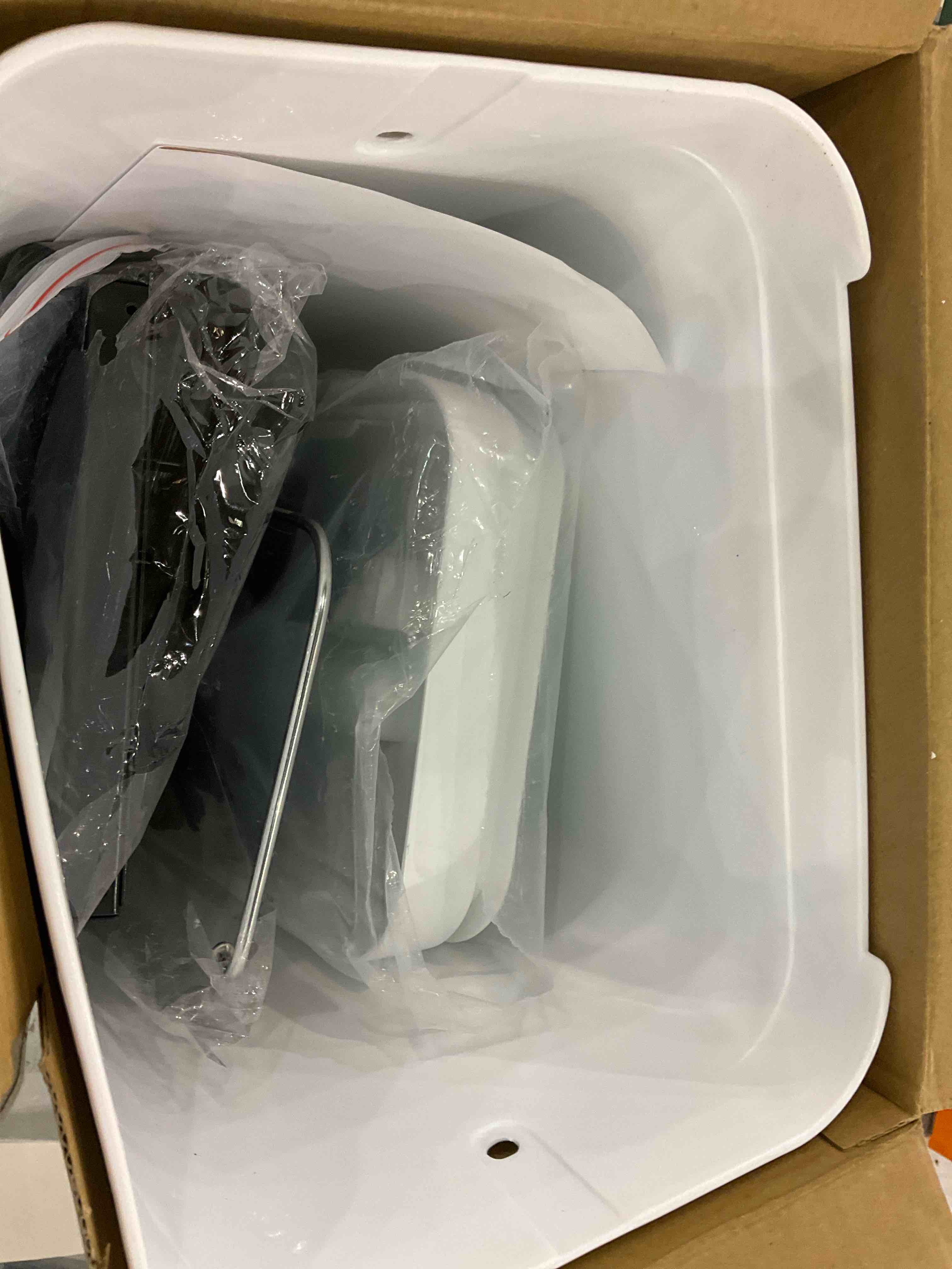 https://s3.amazonaws.com/lotting-images-prod/bidfta/EXS00748133_1701886045462.jpeg