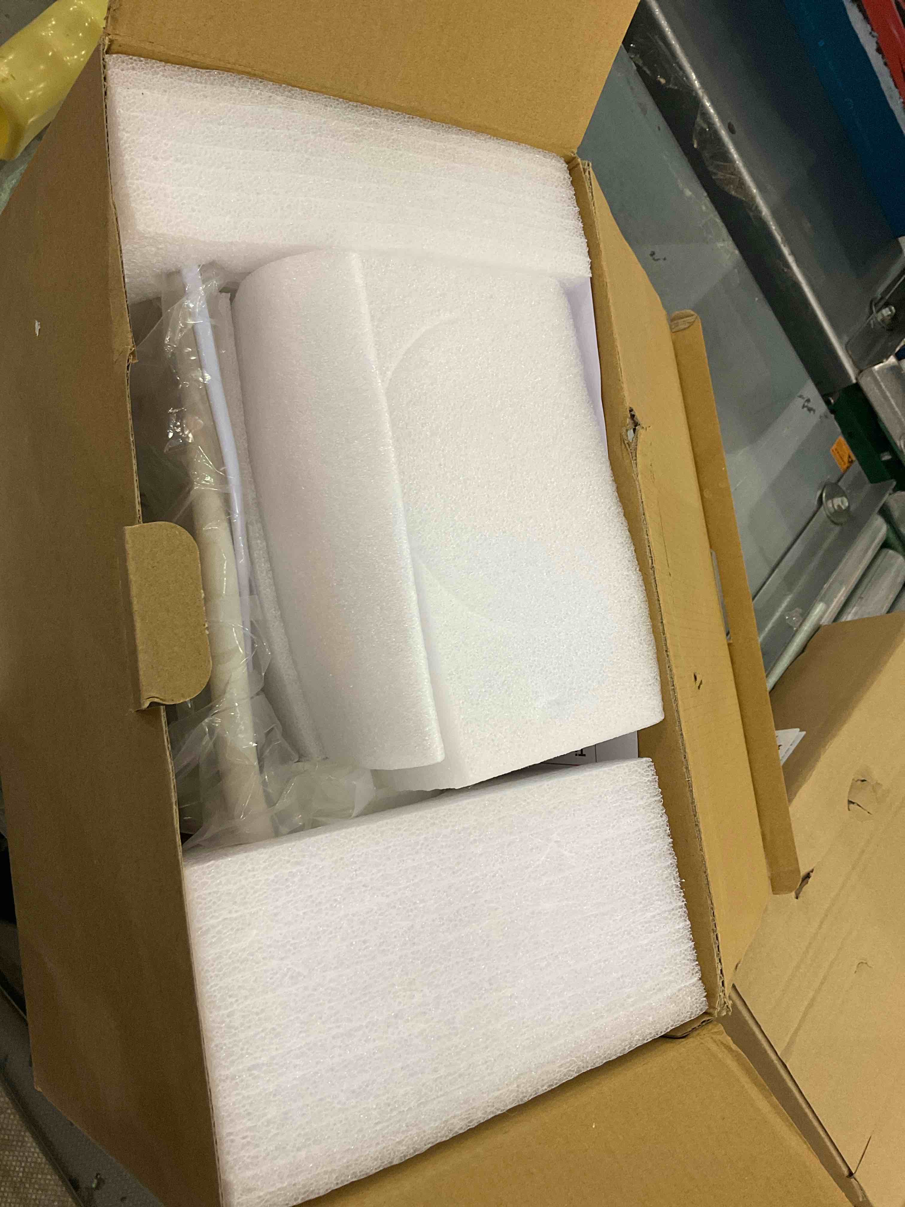 https://s3.amazonaws.com/lotting-images-prod/bidfta/EXS00749527_1701955402291.jpeg