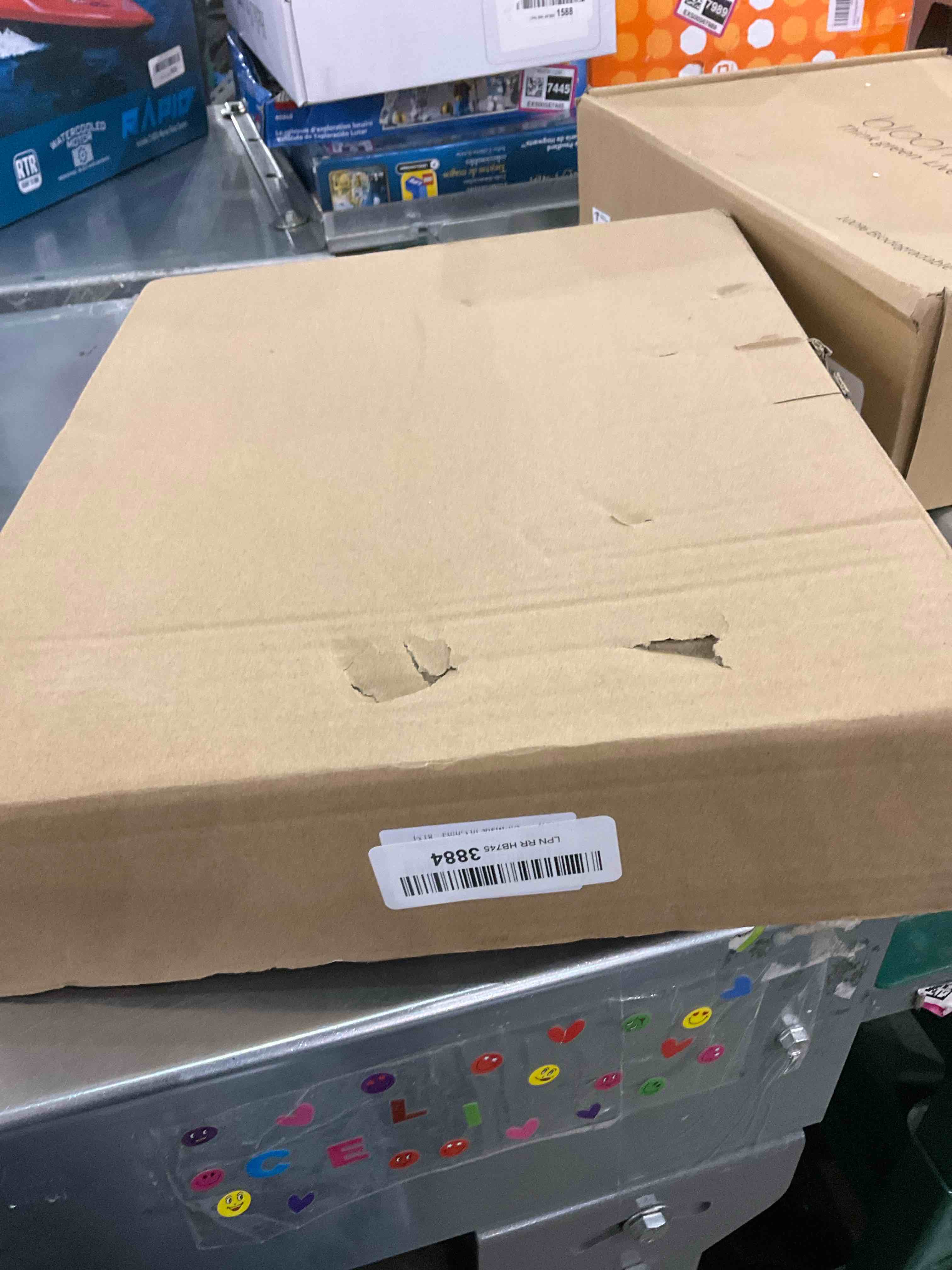 https://s3.amazonaws.com/lotting-images-prod/bidfta/EXS00749528_1701955458005.jpeg