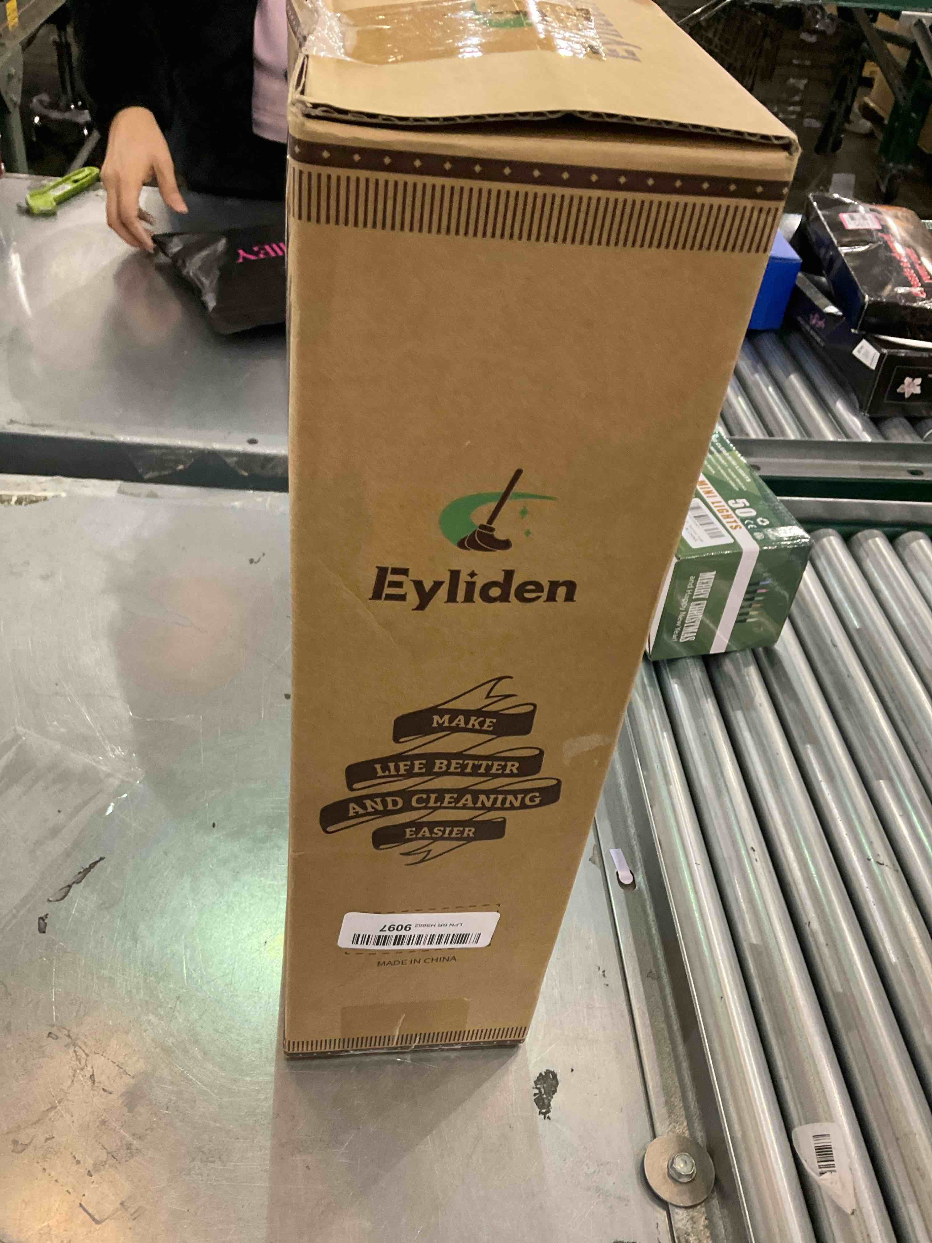 https://s3.amazonaws.com/lotting-images-prod/bidfta/EXS00749581_1701962965962.jpeg