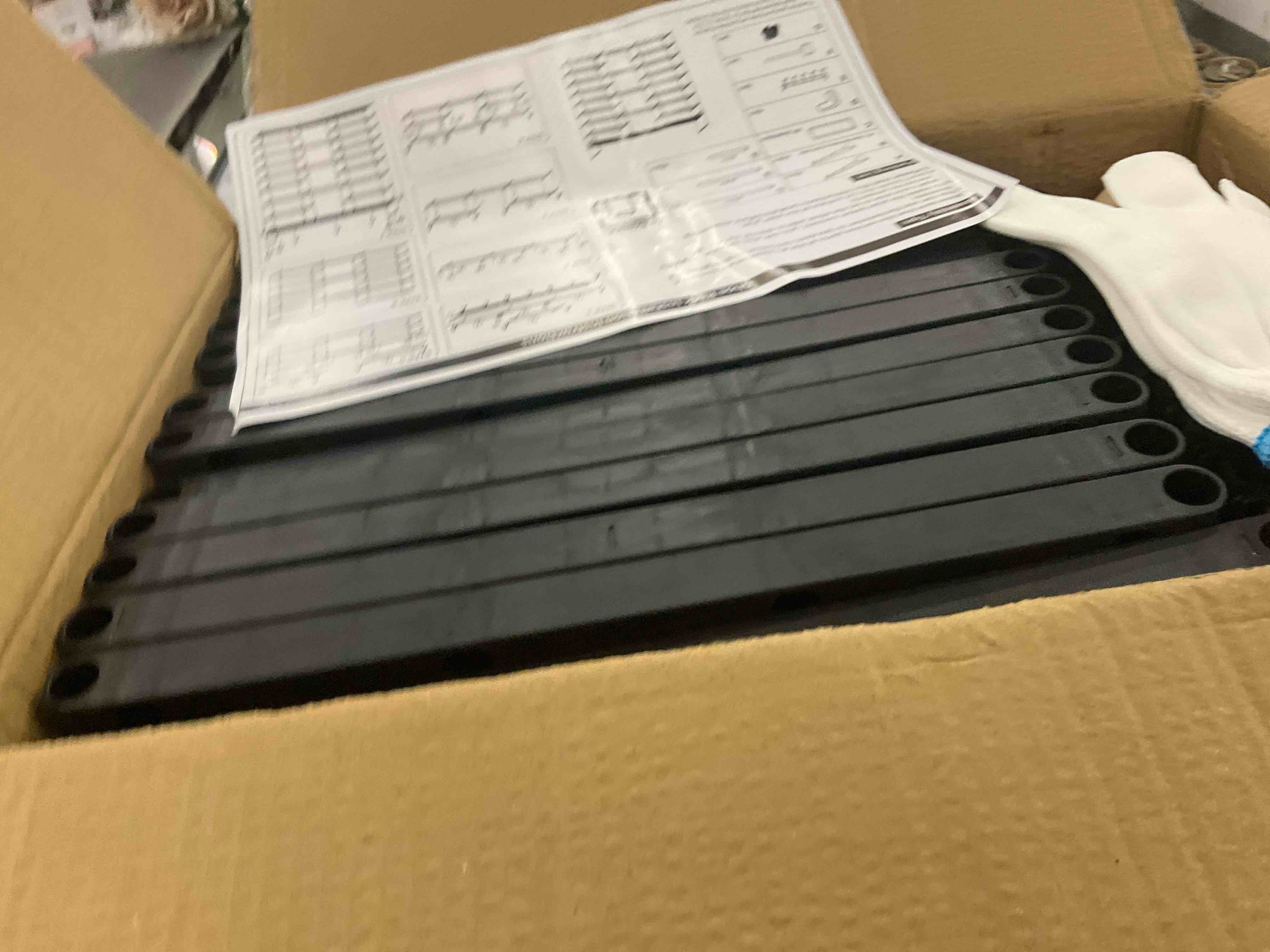 https://s3.amazonaws.com/lotting-images-prod/bidfta/EXS00750007_1704210805042.jpeg