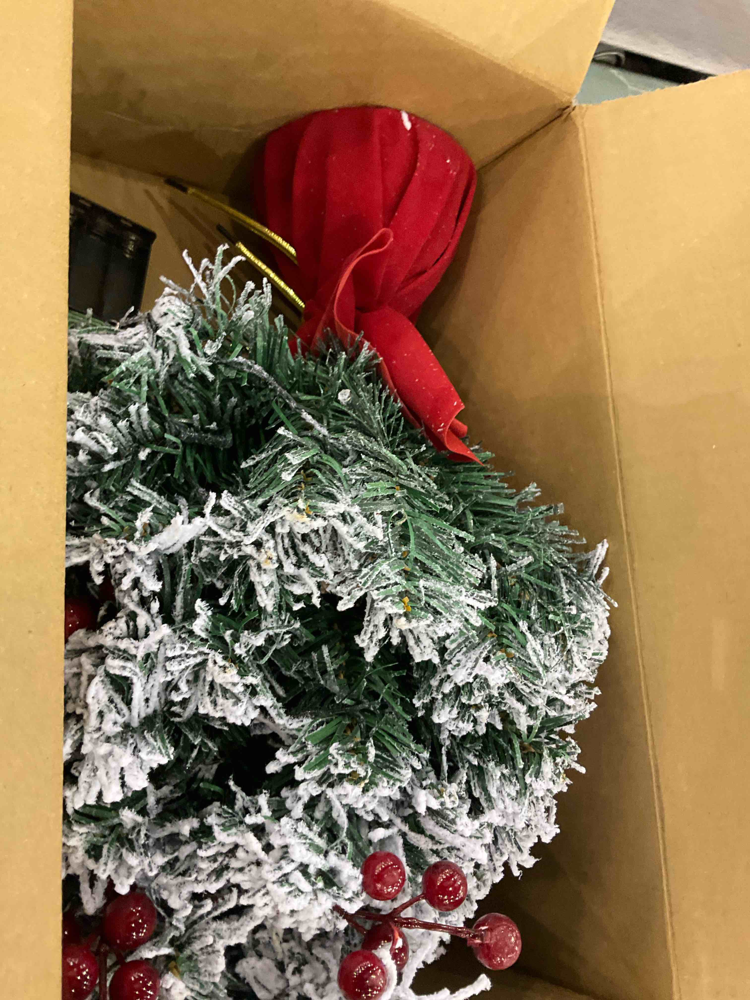 https://s3.amazonaws.com/lotting-images-prod/bidfta/EXS00750110_1704285978811.jpeg