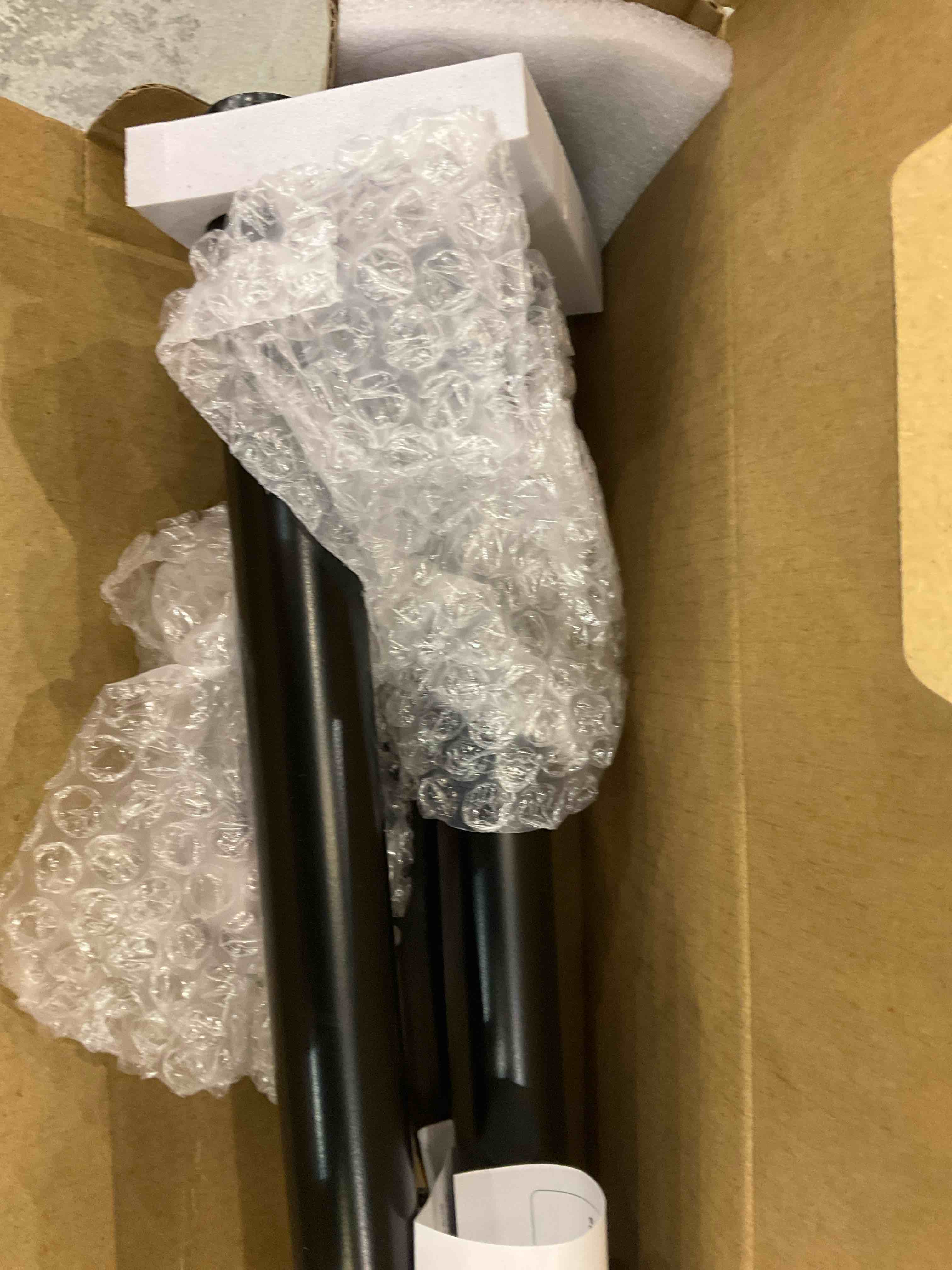 https://s3.amazonaws.com/lotting-images-prod/bidfta/EXS00751402_1703084982514.jpeg