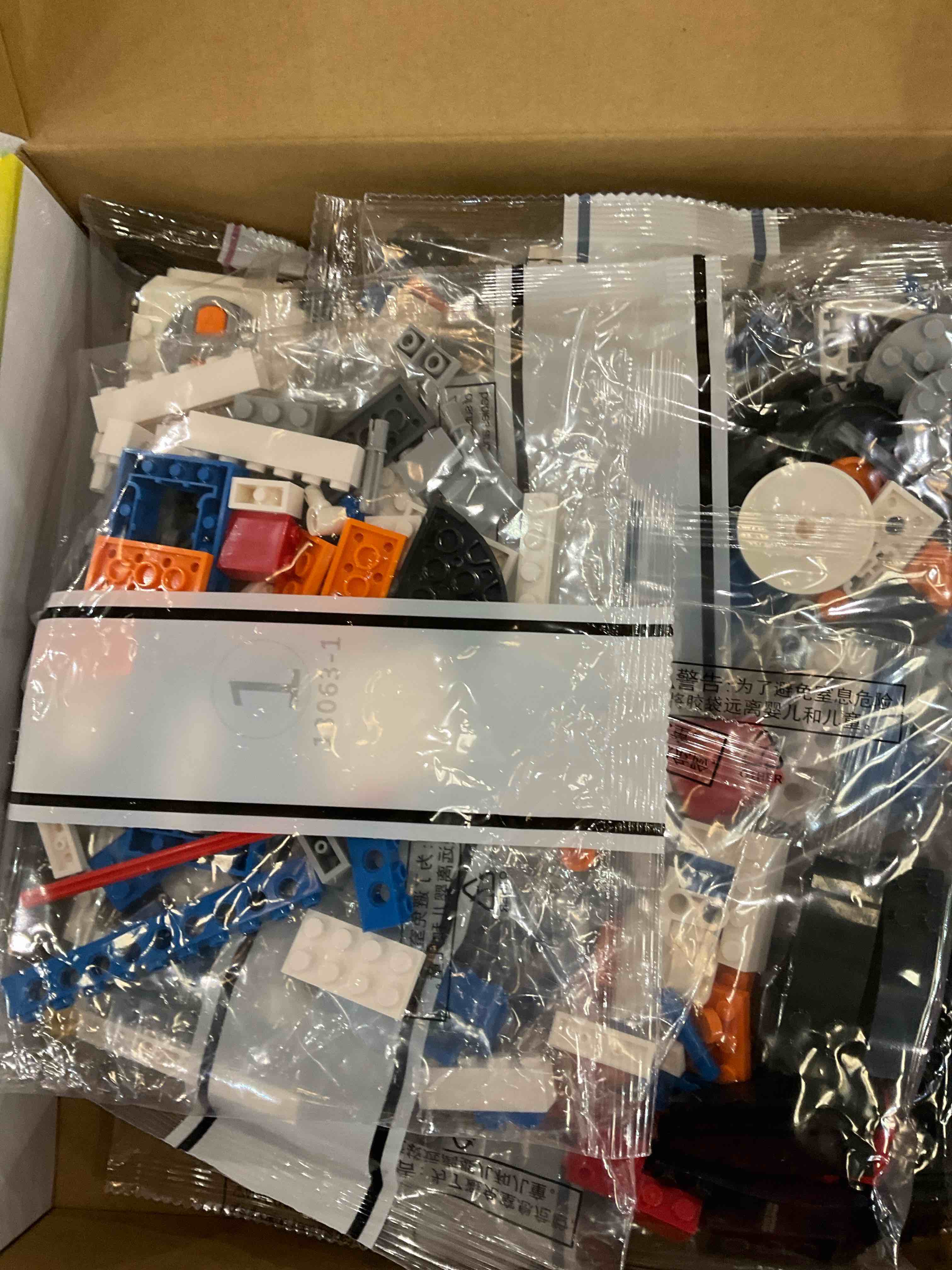 https://s3.amazonaws.com/lotting-images-prod/bidfta/EXS00751426_1703088148373.jpeg
