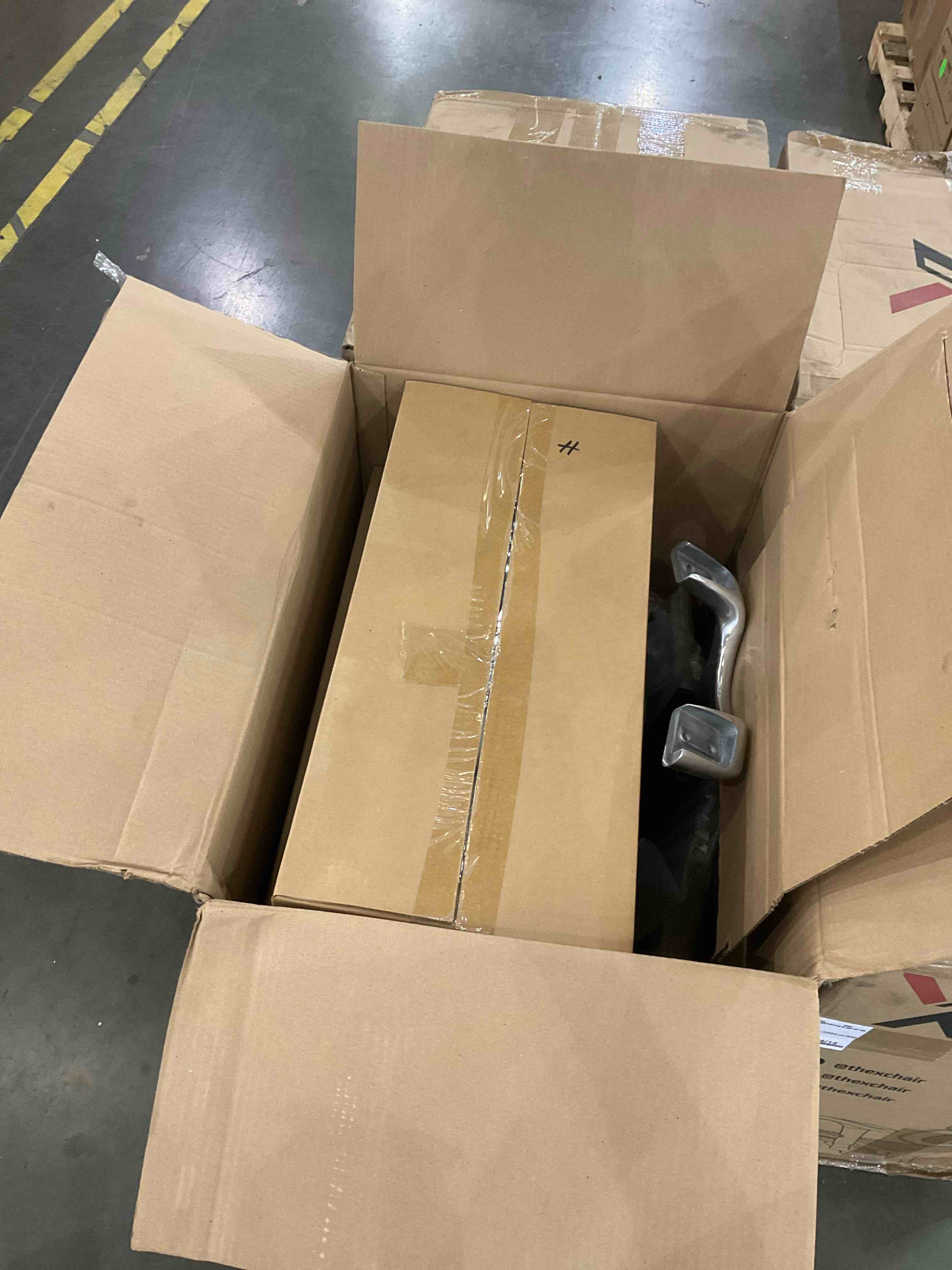 https://s3.amazonaws.com/lotting-images-prod/bidfta/EXS00752529_1702409295621.jpeg