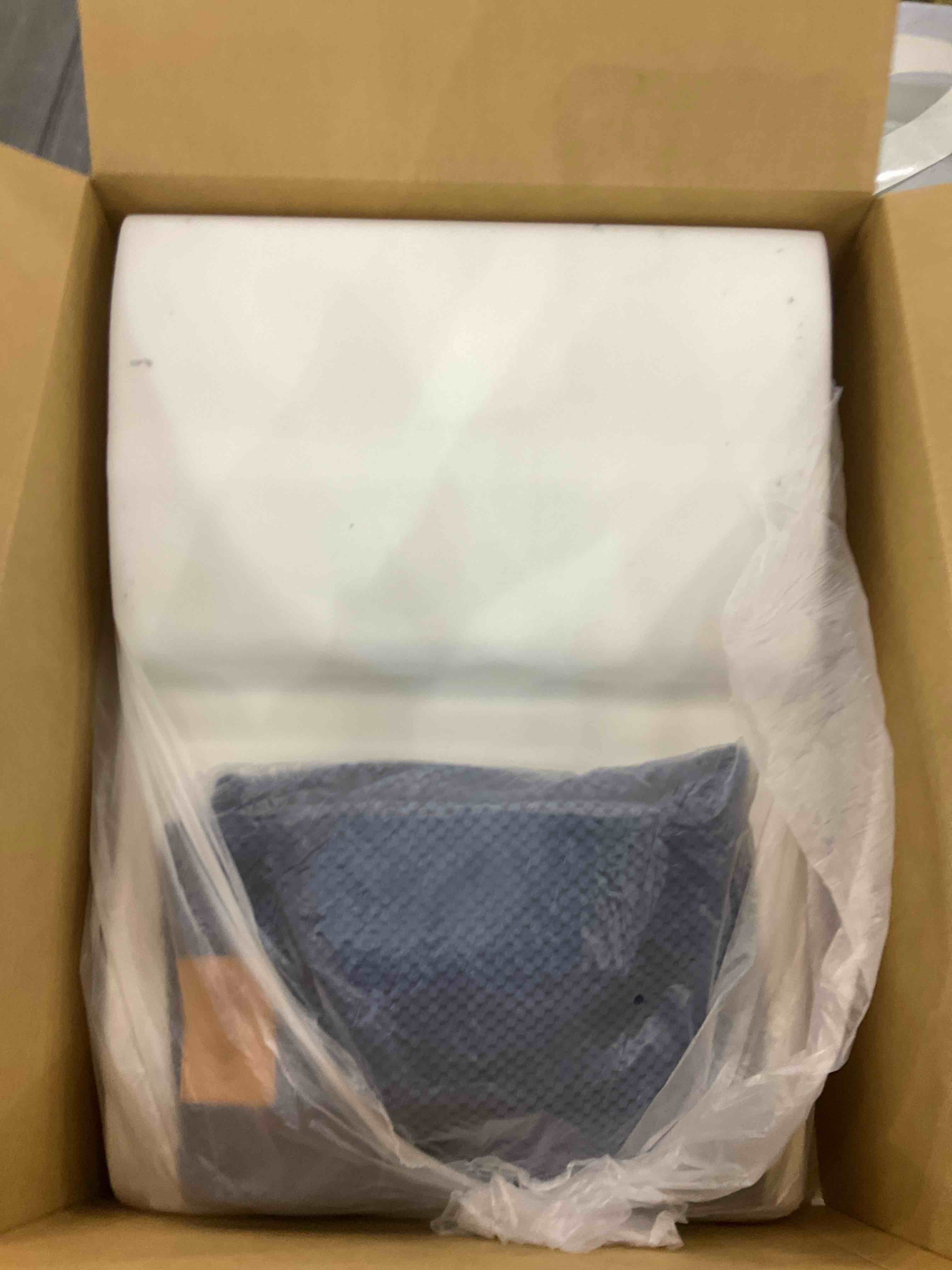 https://s3.amazonaws.com/lotting-images-prod/bidfta/EXS00753631_1702997256087.jpeg