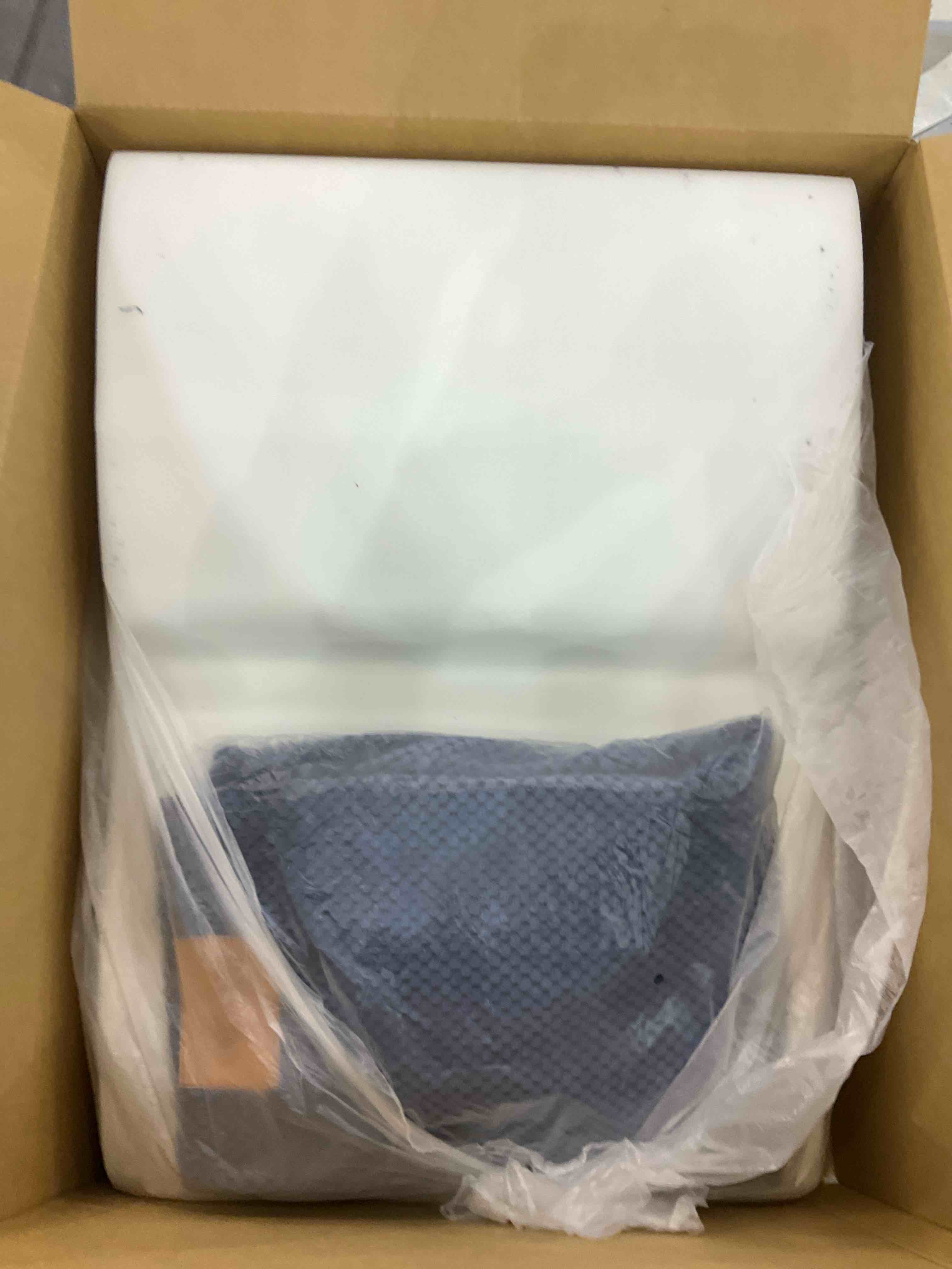 https://s3.amazonaws.com/lotting-images-prod/bidfta/EXS00753631_1702997258053.jpeg