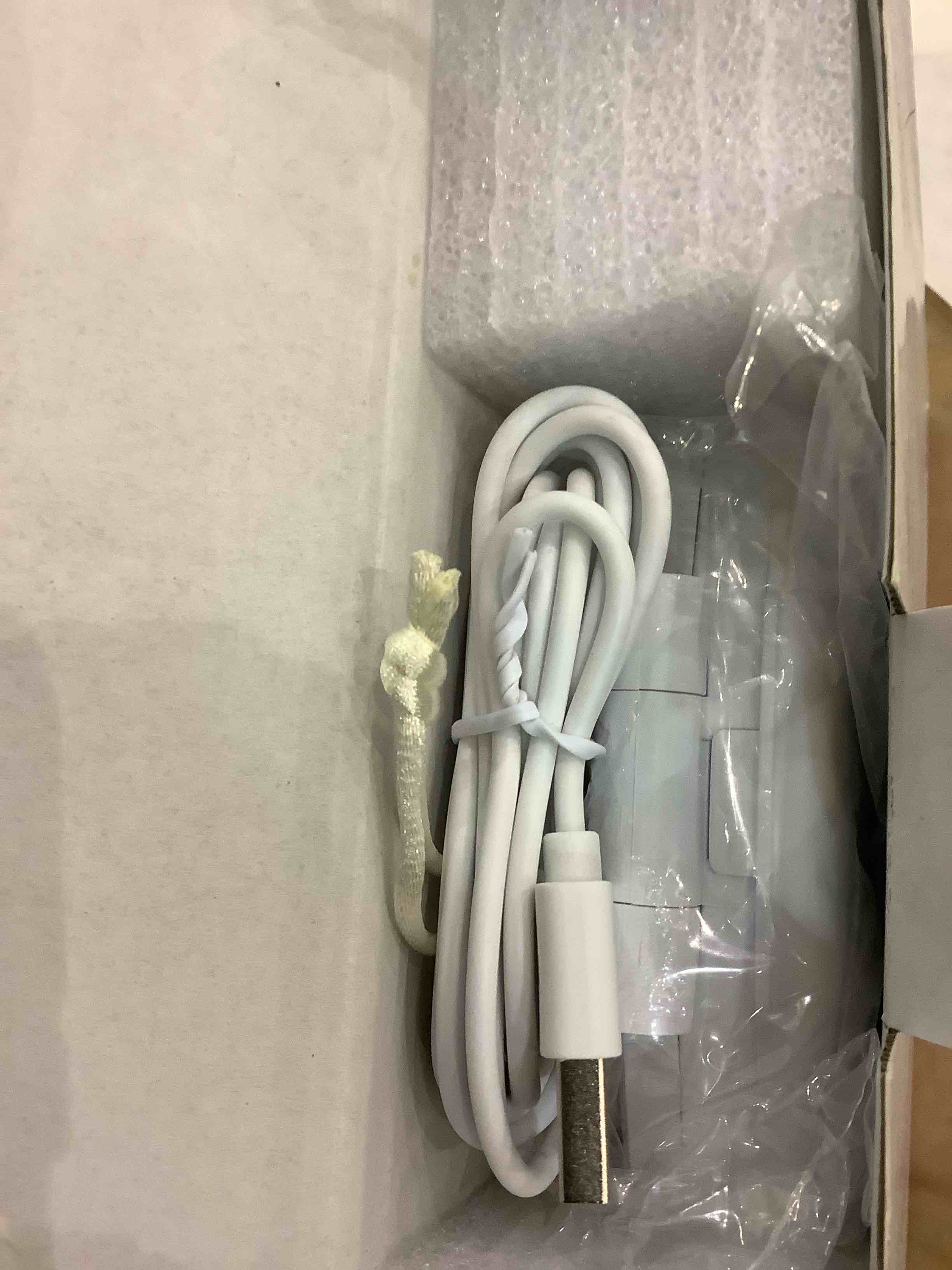 https://s3.amazonaws.com/lotting-images-prod/bidfta/EXS00754054_1702671409882.jpeg