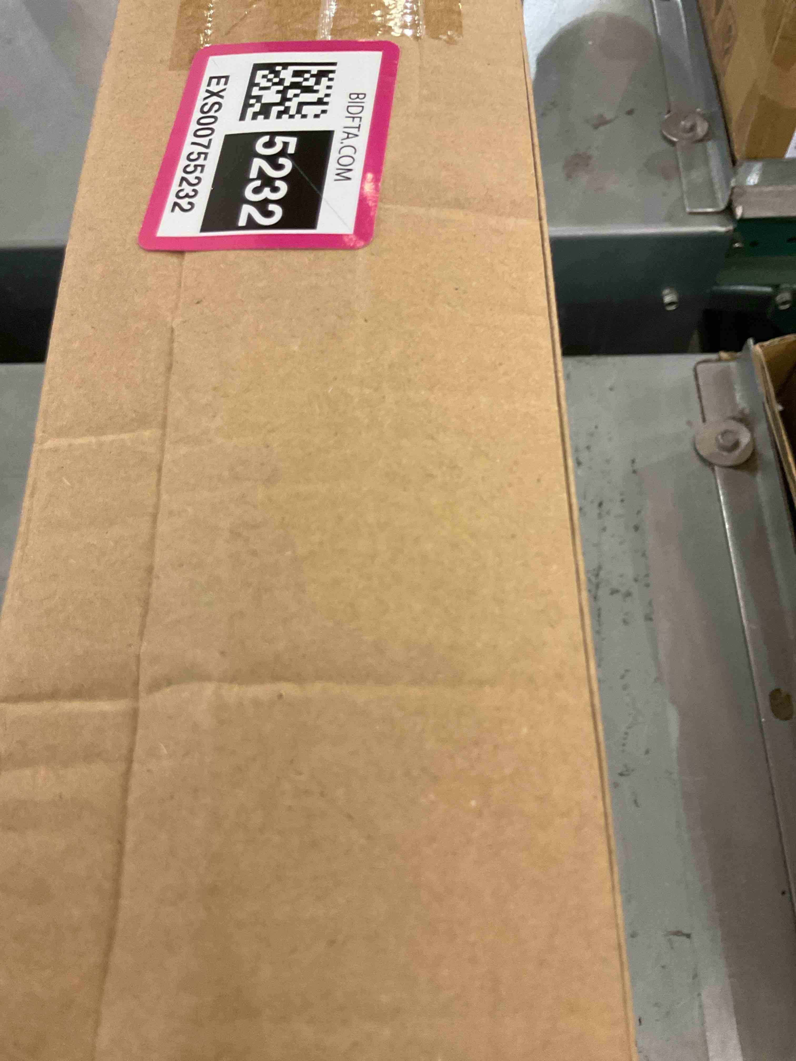 https://s3.amazonaws.com/lotting-images-prod/bidfta/EXS00755232_1702663613917.jpeg