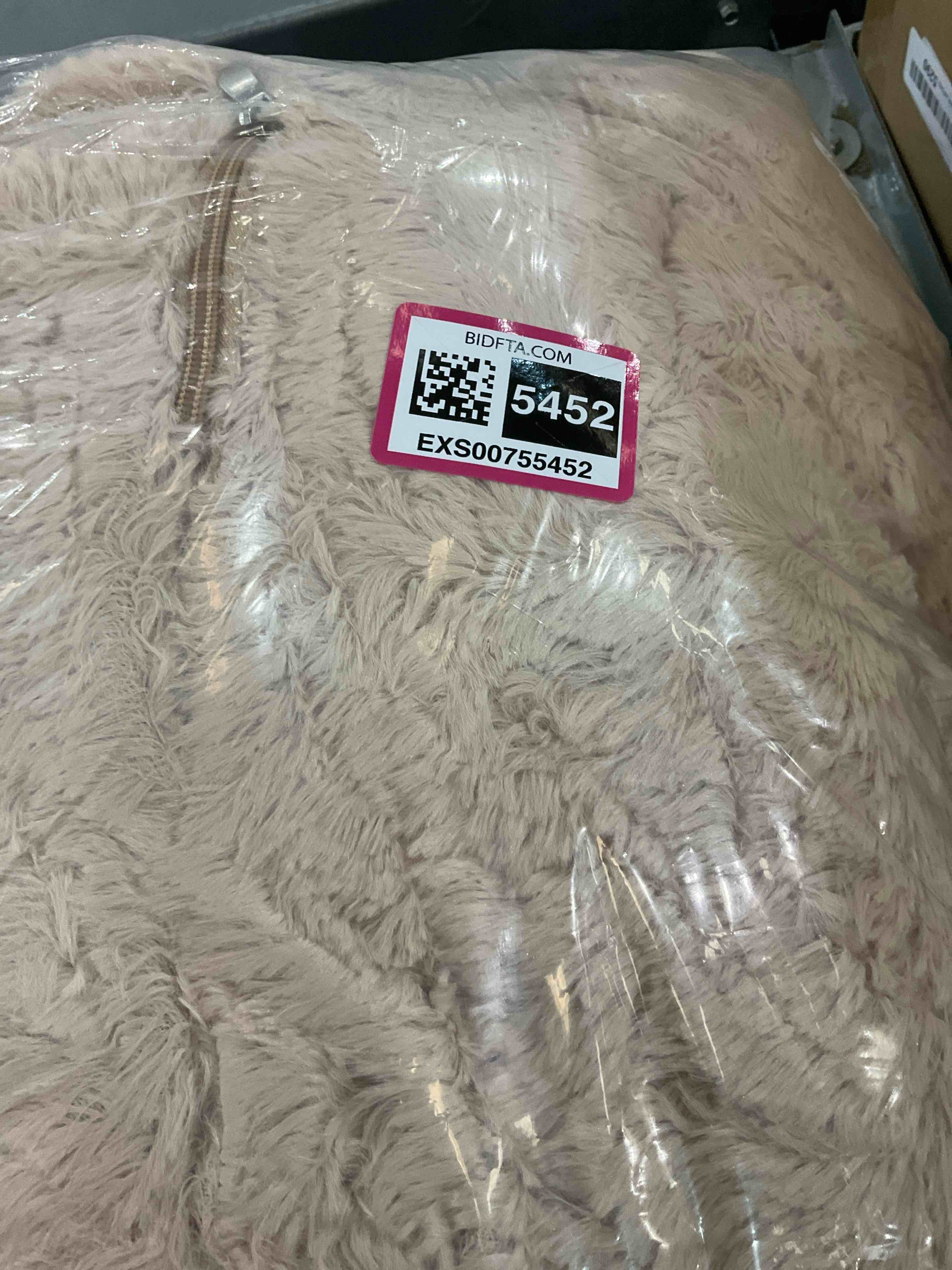 https://s3.amazonaws.com/lotting-images-prod/bidfta/EXS00755452_1702918219569.jpeg