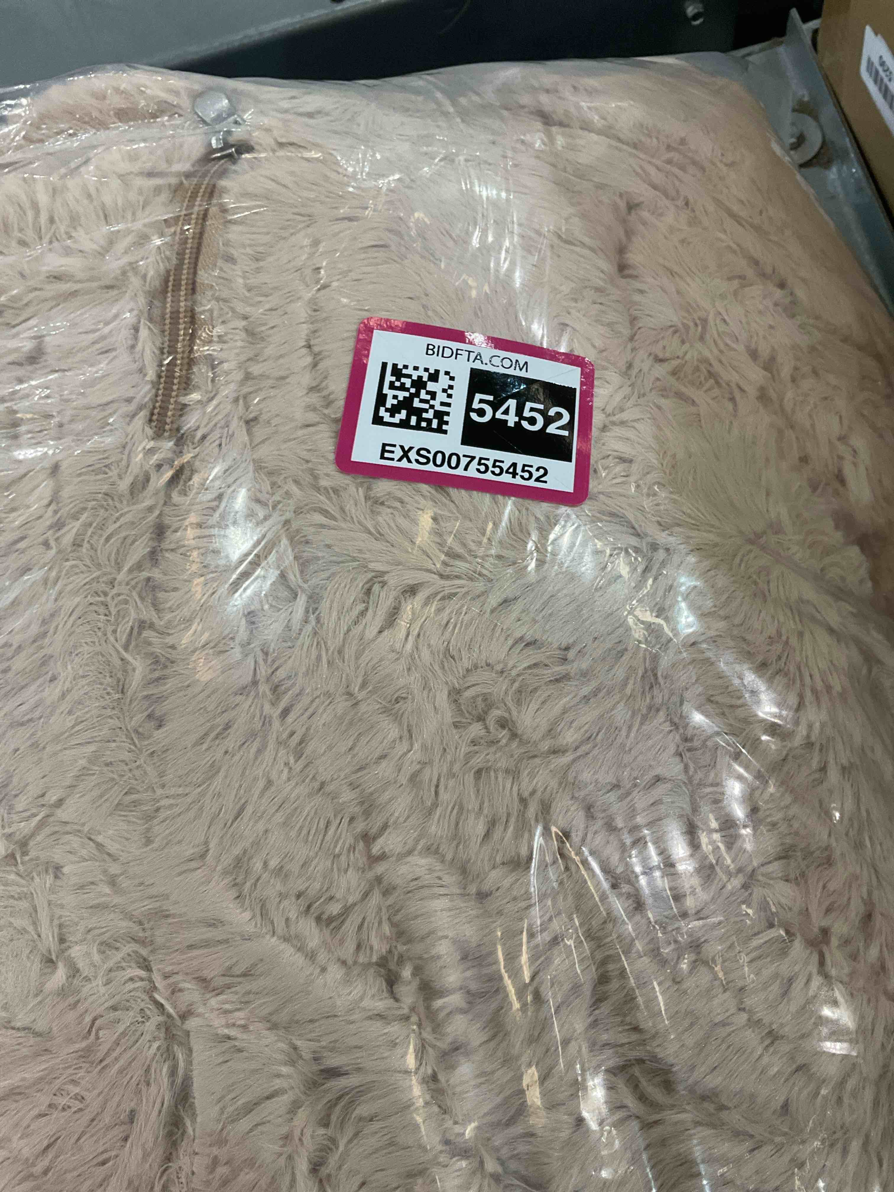https://s3.amazonaws.com/lotting-images-prod/bidfta/EXS00755452_1702918220560.jpeg