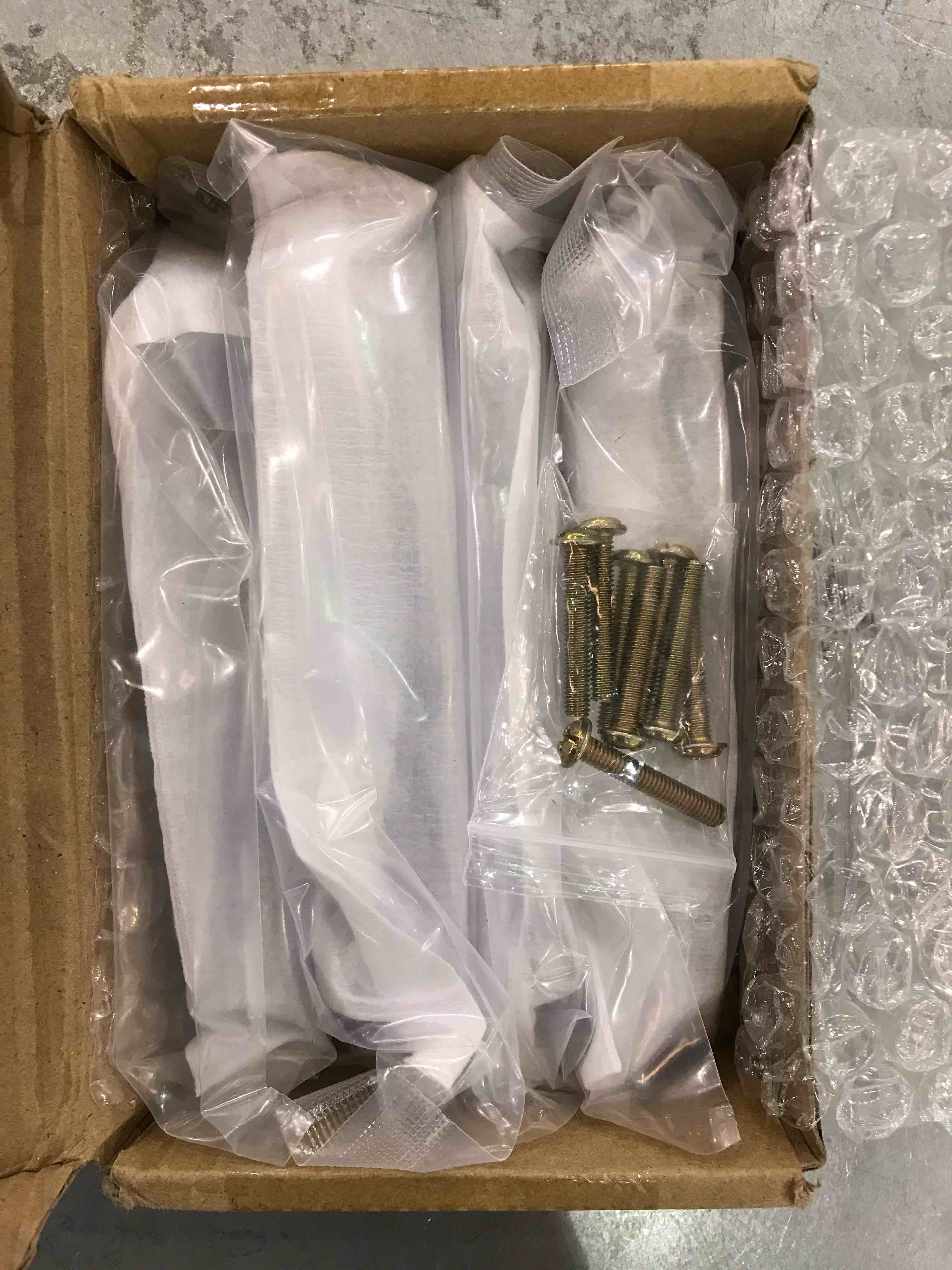 https://s3.amazonaws.com/lotting-images-prod/bidfta/EXS00757477_1703705101176.jpeg
