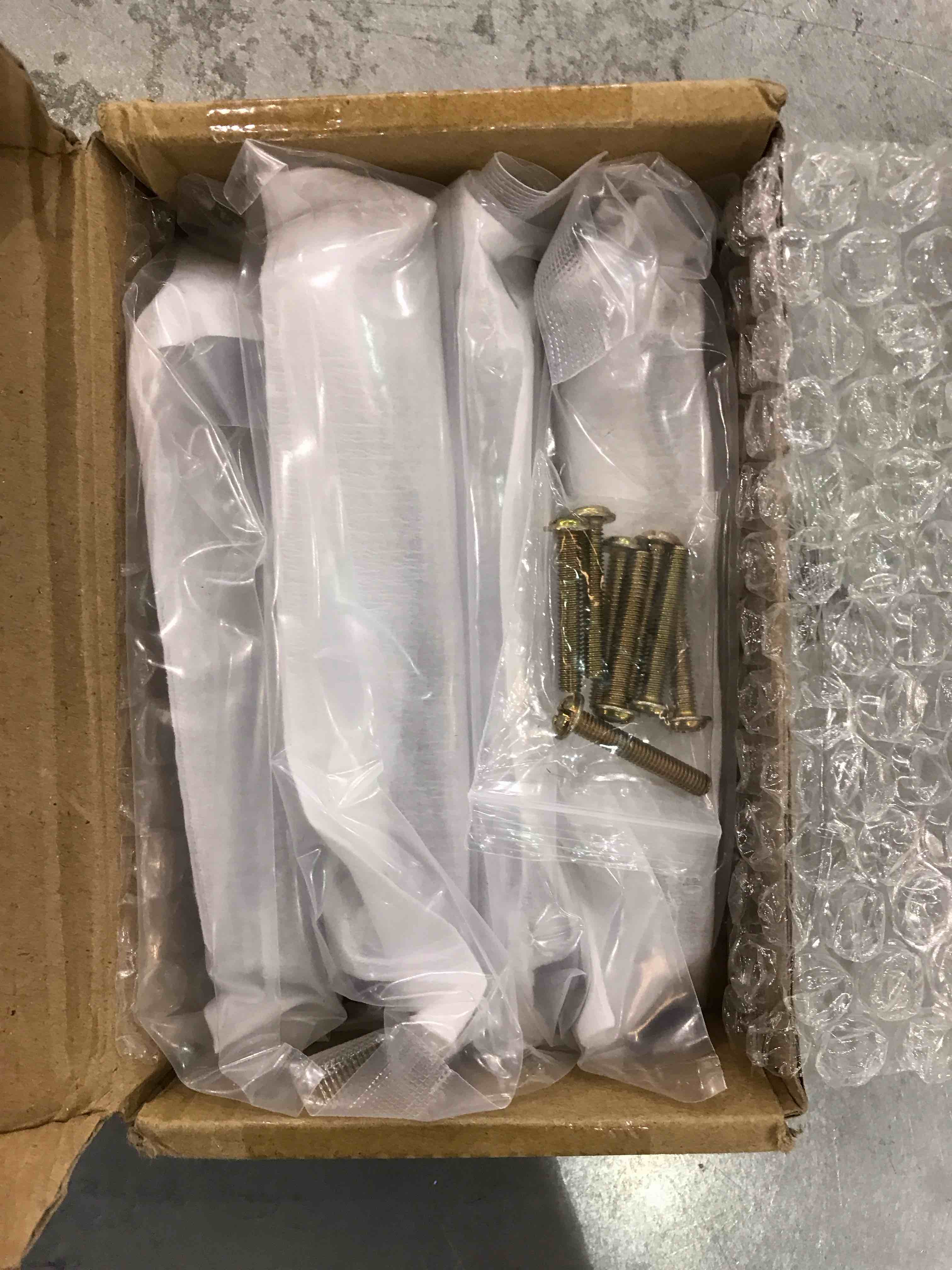 https://s3.amazonaws.com/lotting-images-prod/bidfta/EXS00757477_1703705102783.jpeg