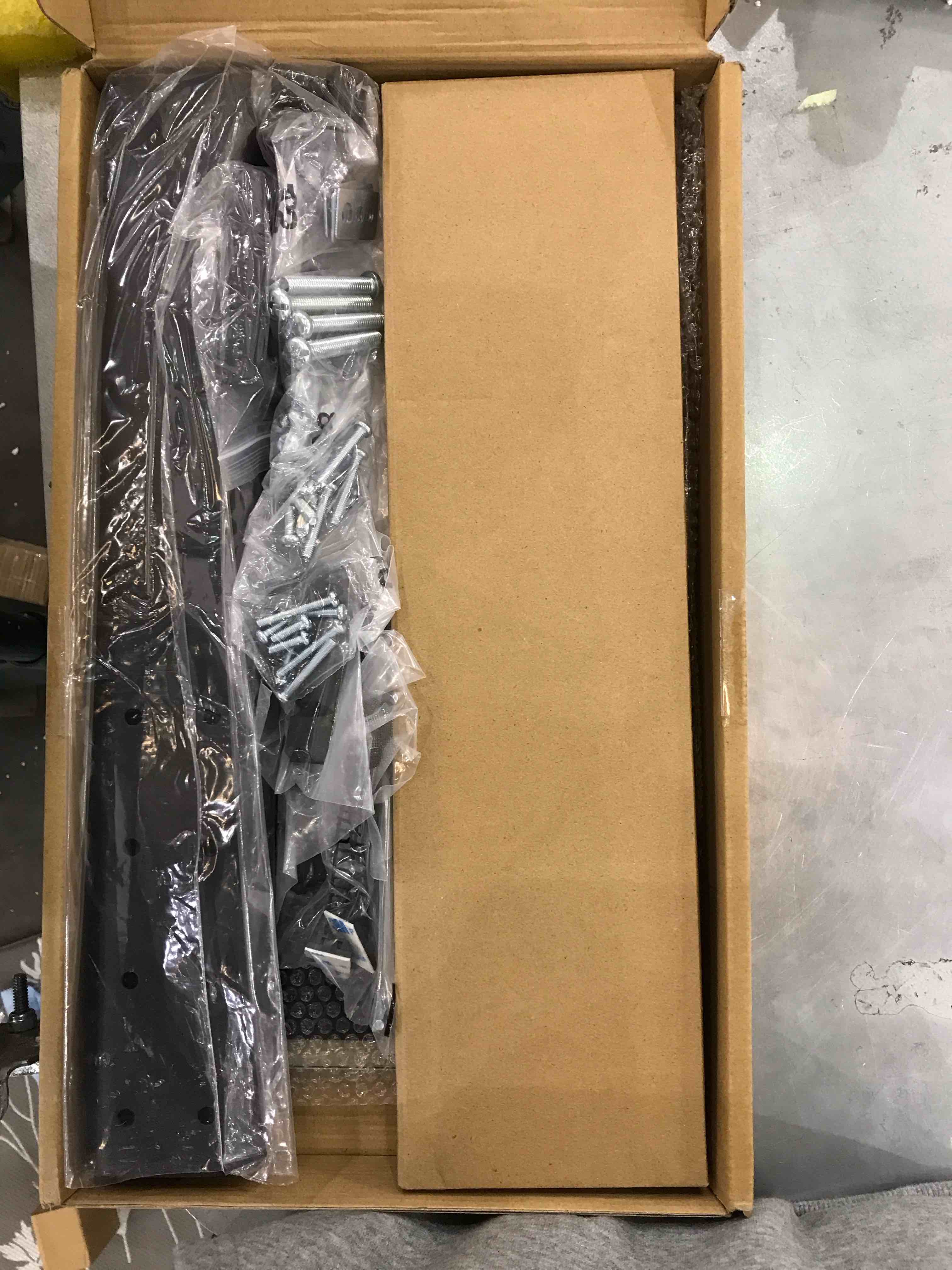 https://s3.amazonaws.com/lotting-images-prod/bidfta/EXS00757480_1703705495520.jpeg