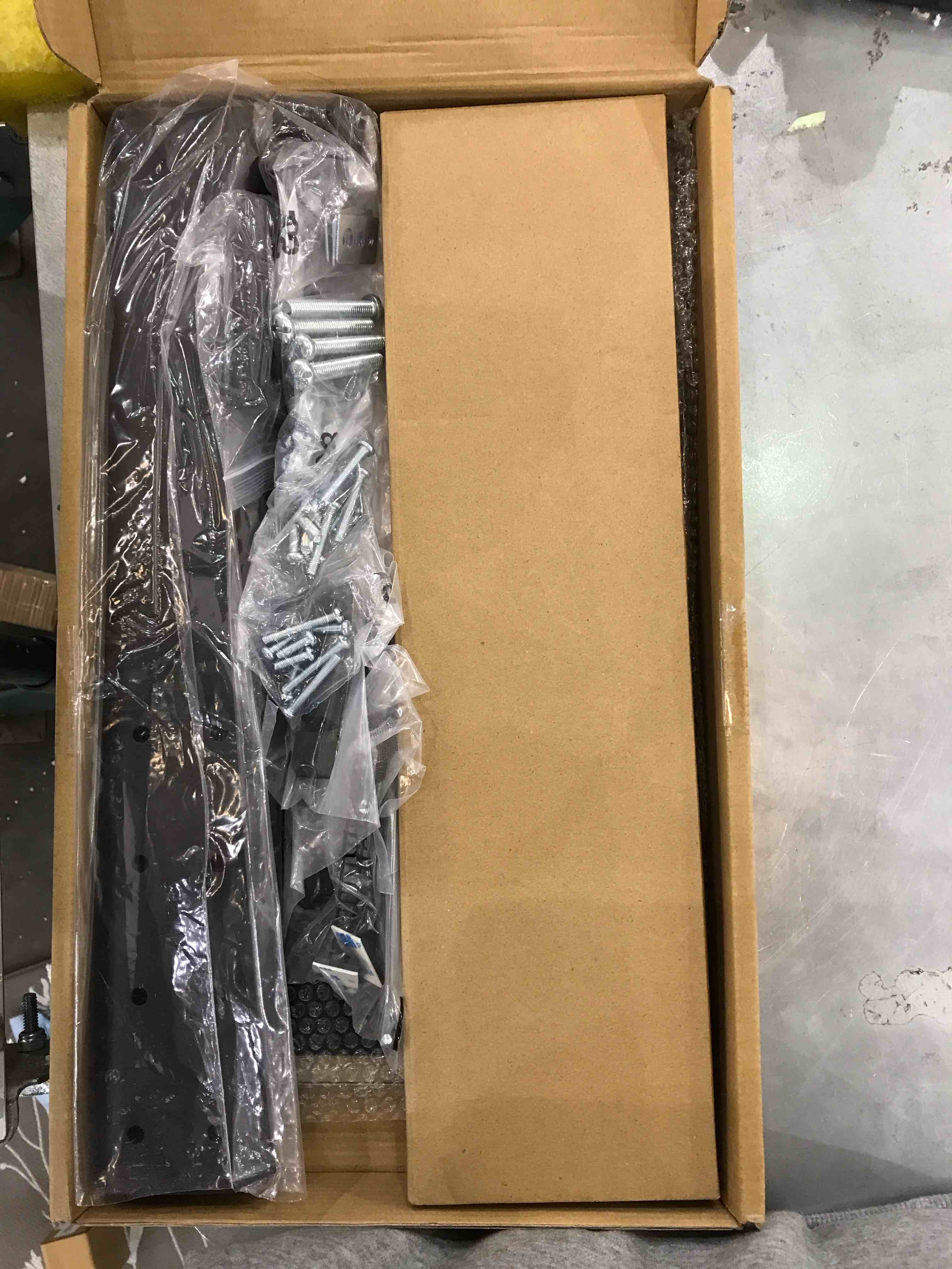 https://s3.amazonaws.com/lotting-images-prod/bidfta/EXS00757480_1703705496711.jpeg