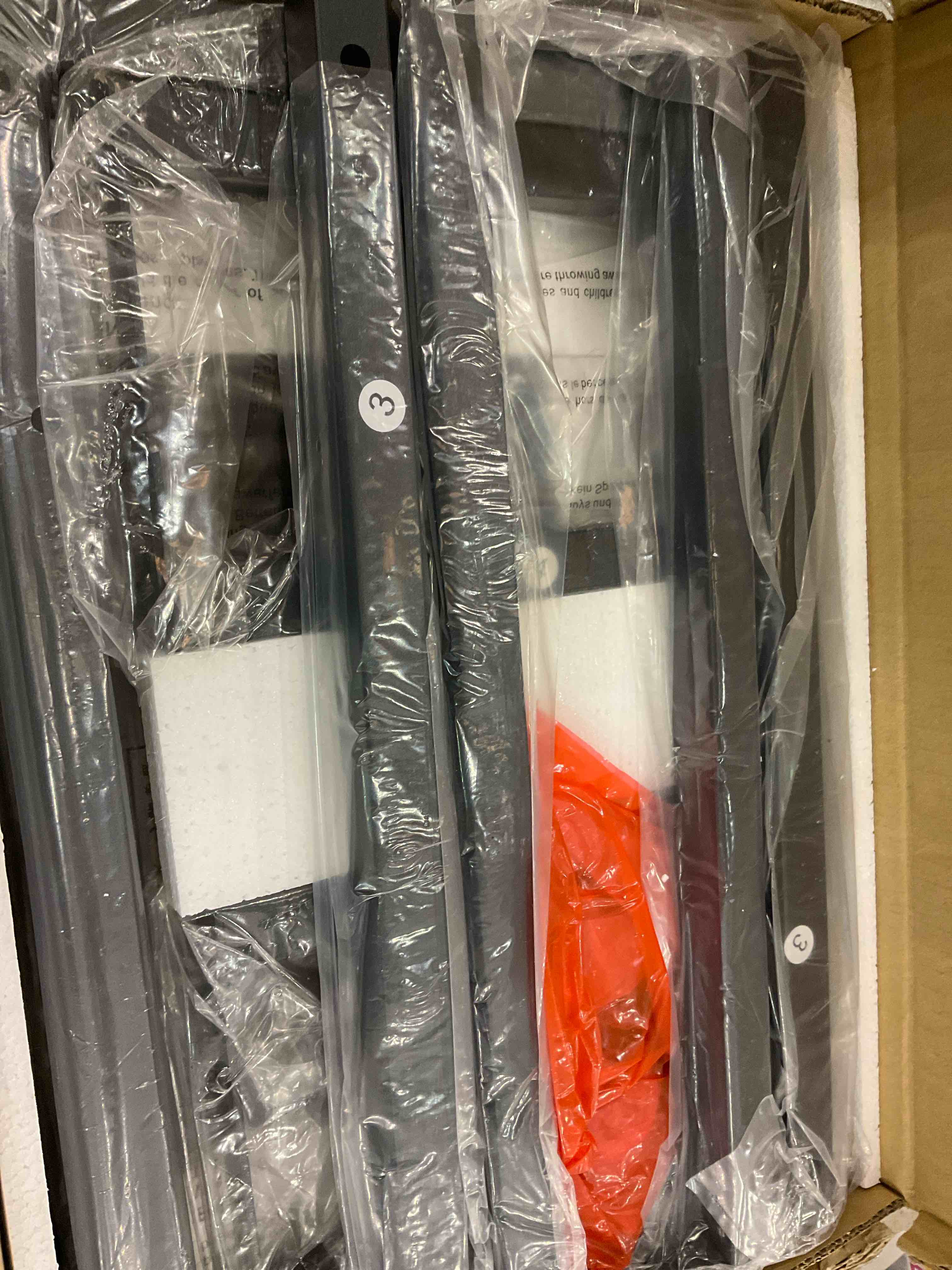 https://s3.amazonaws.com/lotting-images-prod/bidfta/EXS00757649_1702396119908.jpeg
