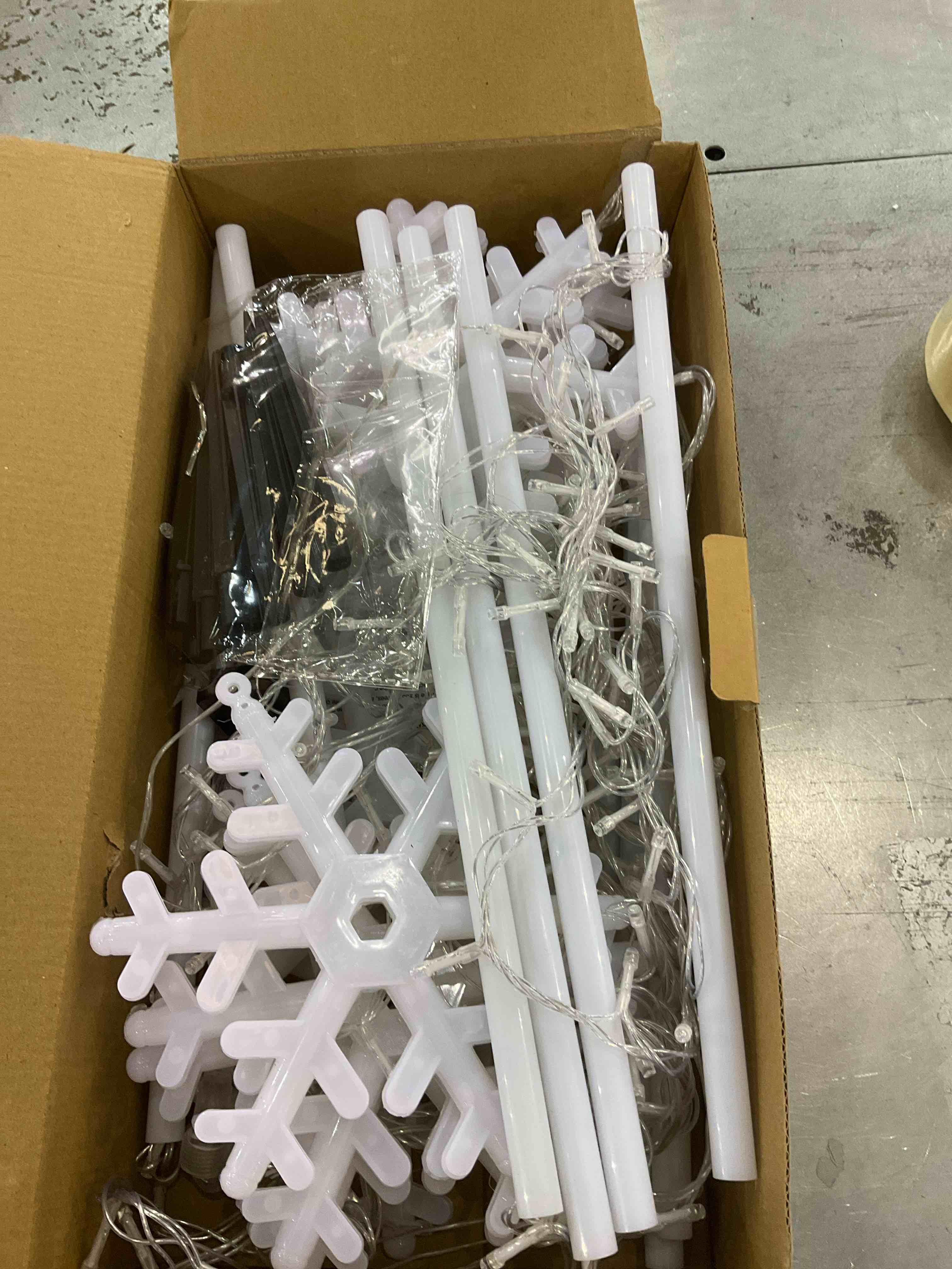 https://s3.amazonaws.com/lotting-images-prod/bidfta/EXS00758127_1703187123569.jpeg