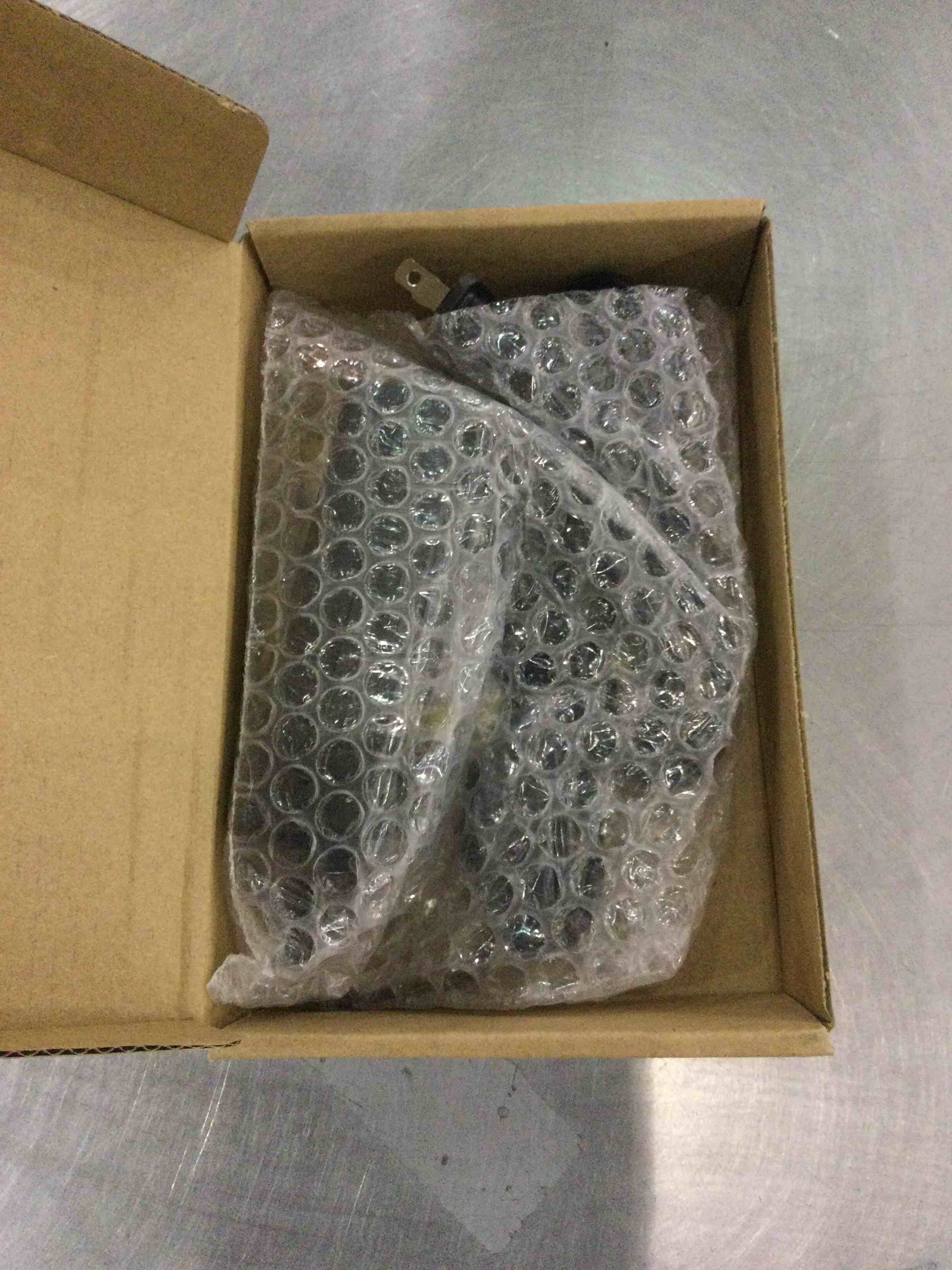 https://s3.amazonaws.com/lotting-images-prod/bidfta/EXS00758530_1702471042853.jpeg