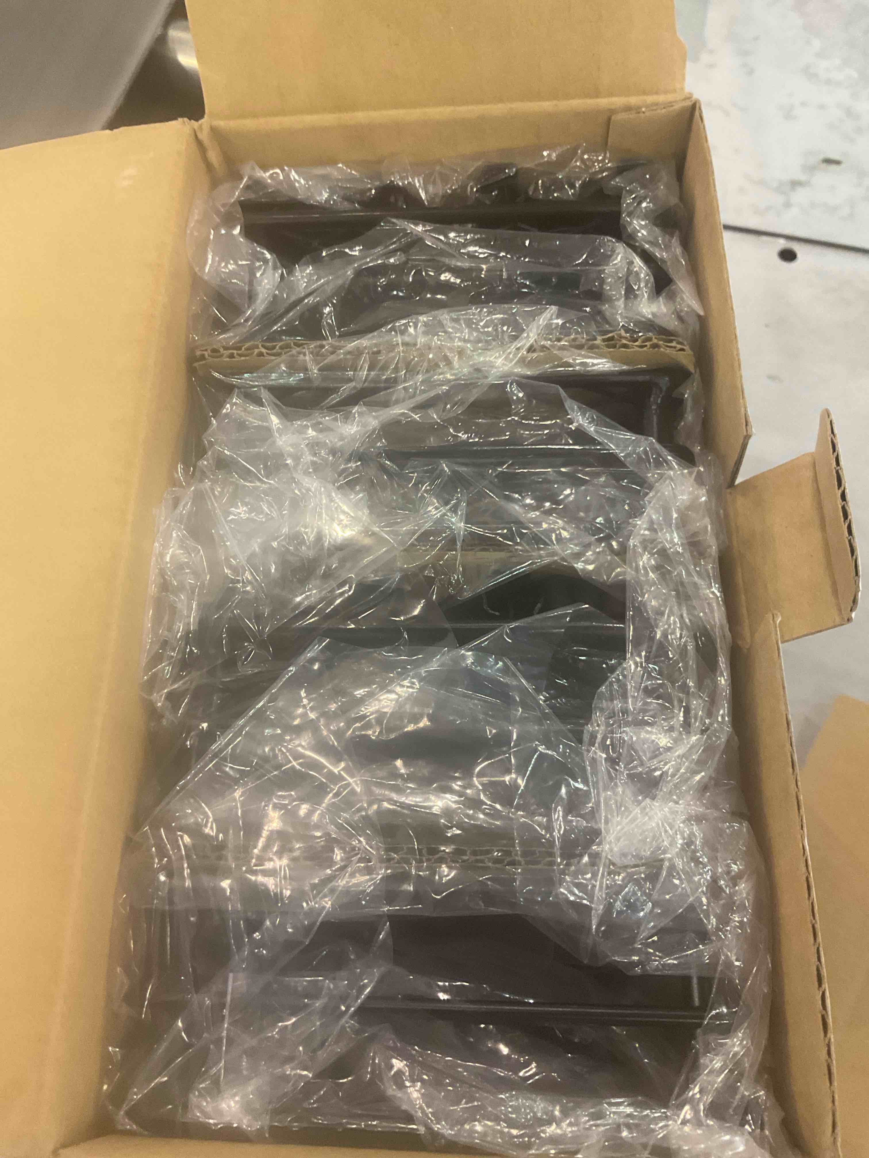https://s3.amazonaws.com/lotting-images-prod/bidfta/EXS00759565_1702907580424.jpeg