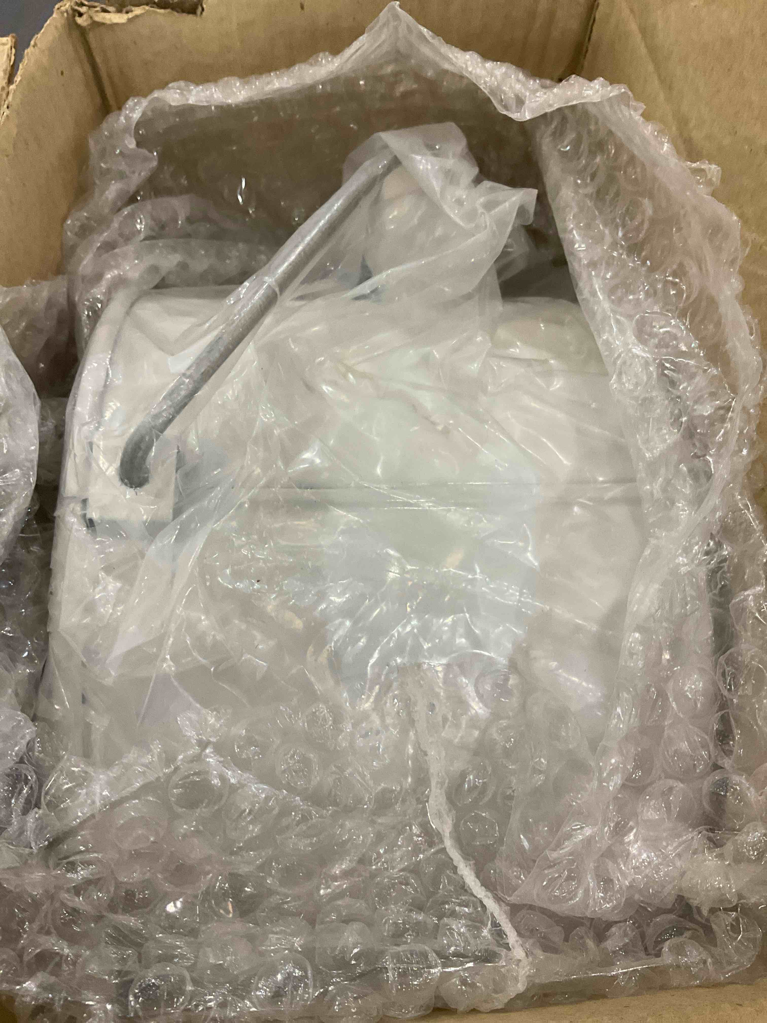 https://s3.amazonaws.com/lotting-images-prod/bidfta/EXS00759943_1703091162924.jpeg