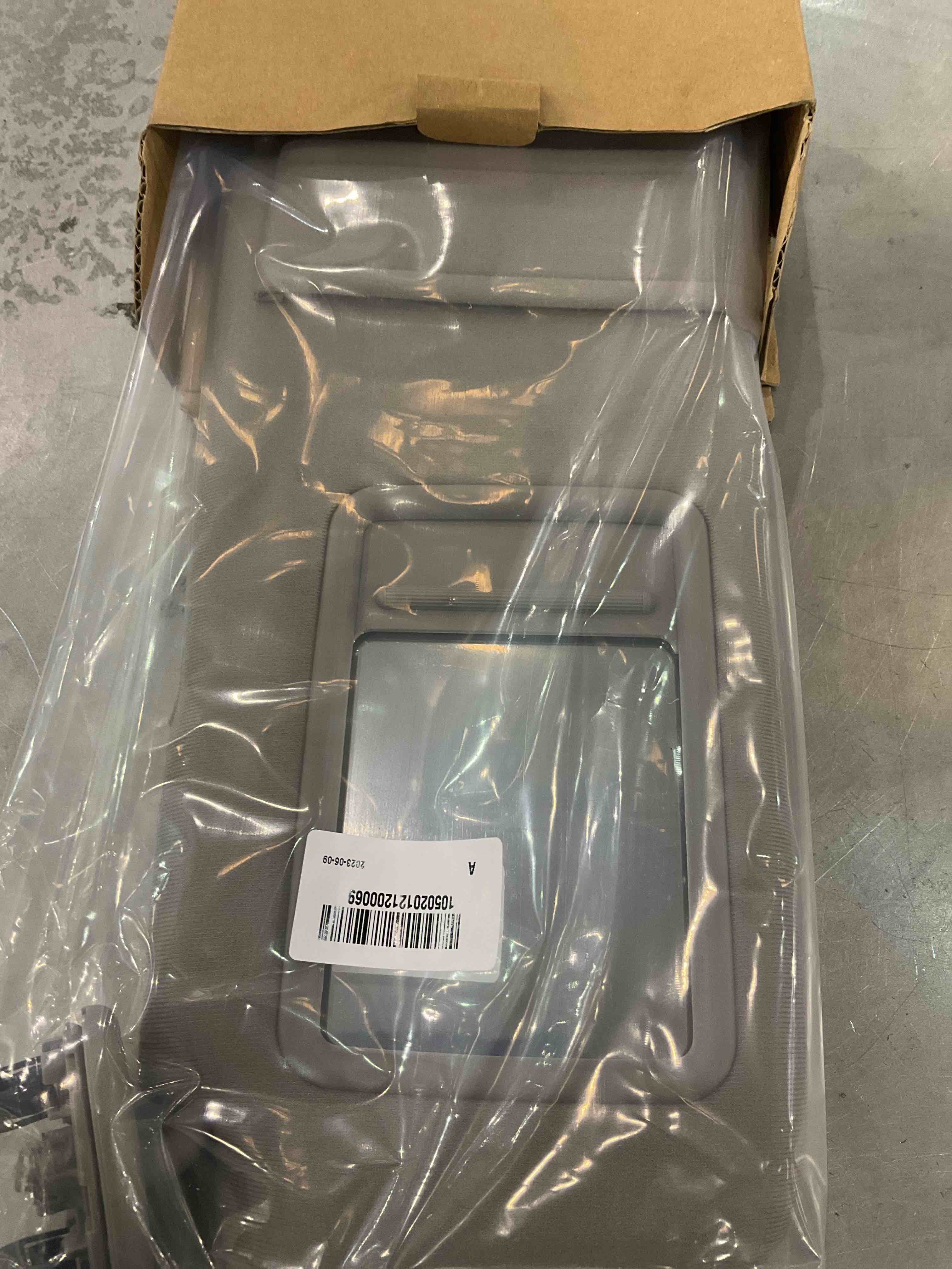 https://s3.amazonaws.com/lotting-images-prod/bidfta/EXS00759950_1703094895979.jpeg