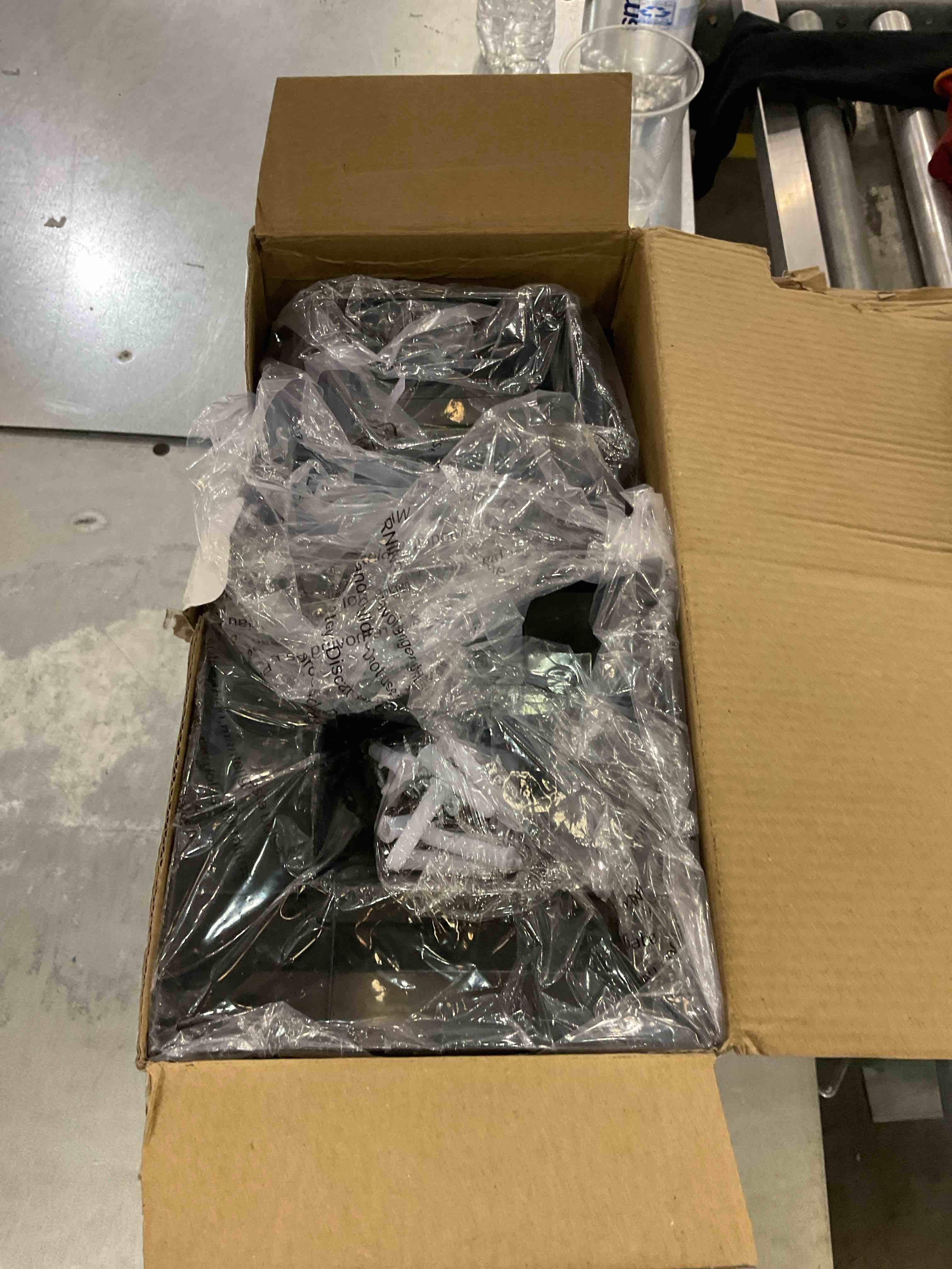 https://s3.amazonaws.com/lotting-images-prod/bidfta/EXS00760111_1701272165460.jpeg