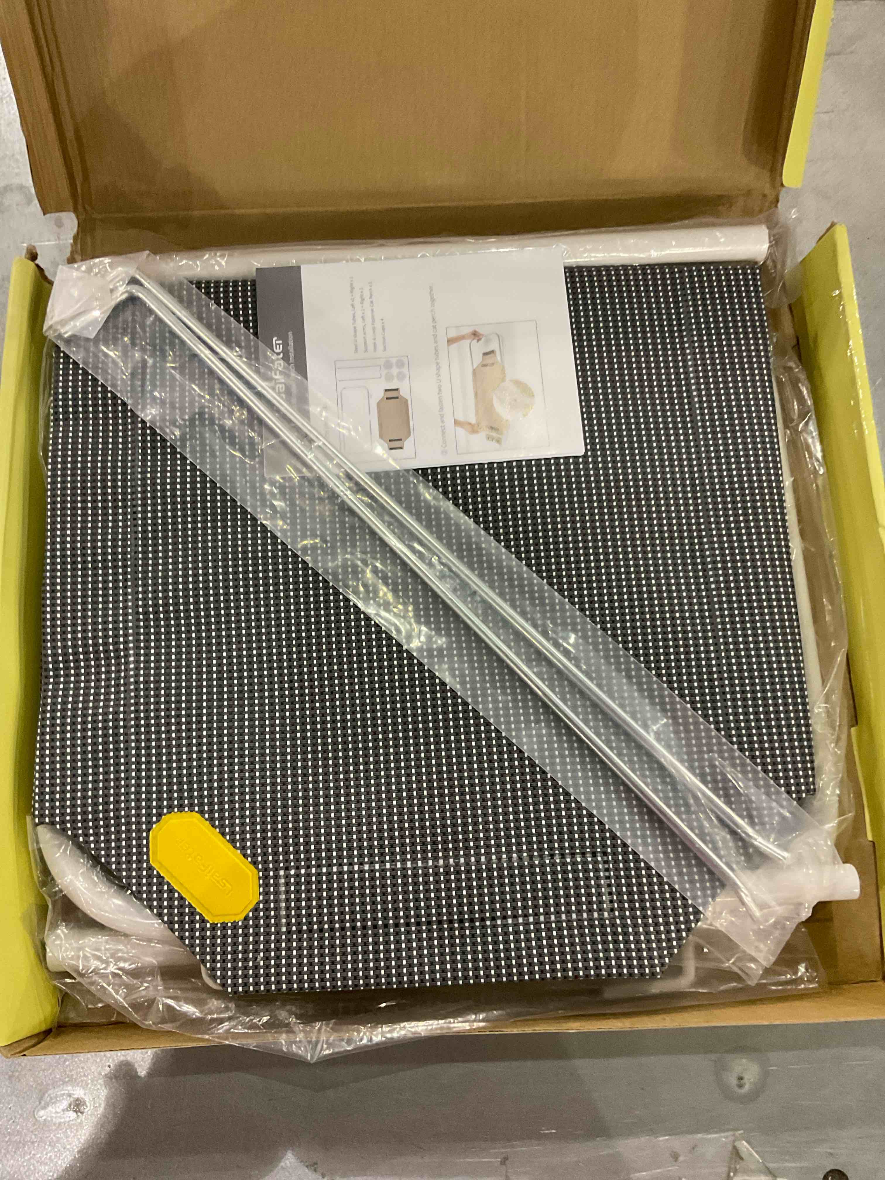 https://s3.amazonaws.com/lotting-images-prod/bidfta/EXS00760370_1701434781431.jpeg