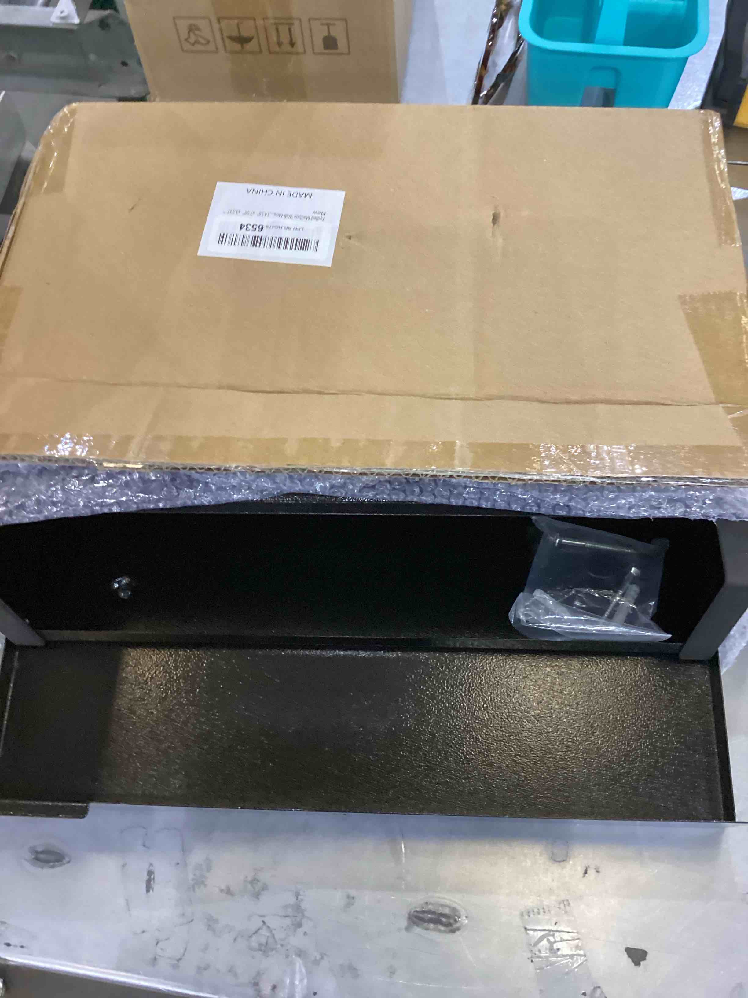 https://s3.amazonaws.com/lotting-images-prod/bidfta/EXS00760990_1701890920292.jpeg